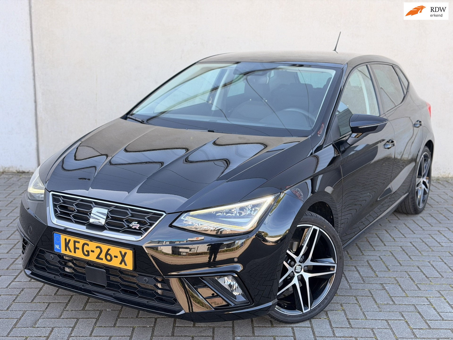 Seat Ibiza 1.5 TSI EVO FR Camera CarPlay ACC LED 18'' Stoelverwarming 2018 - voorkant