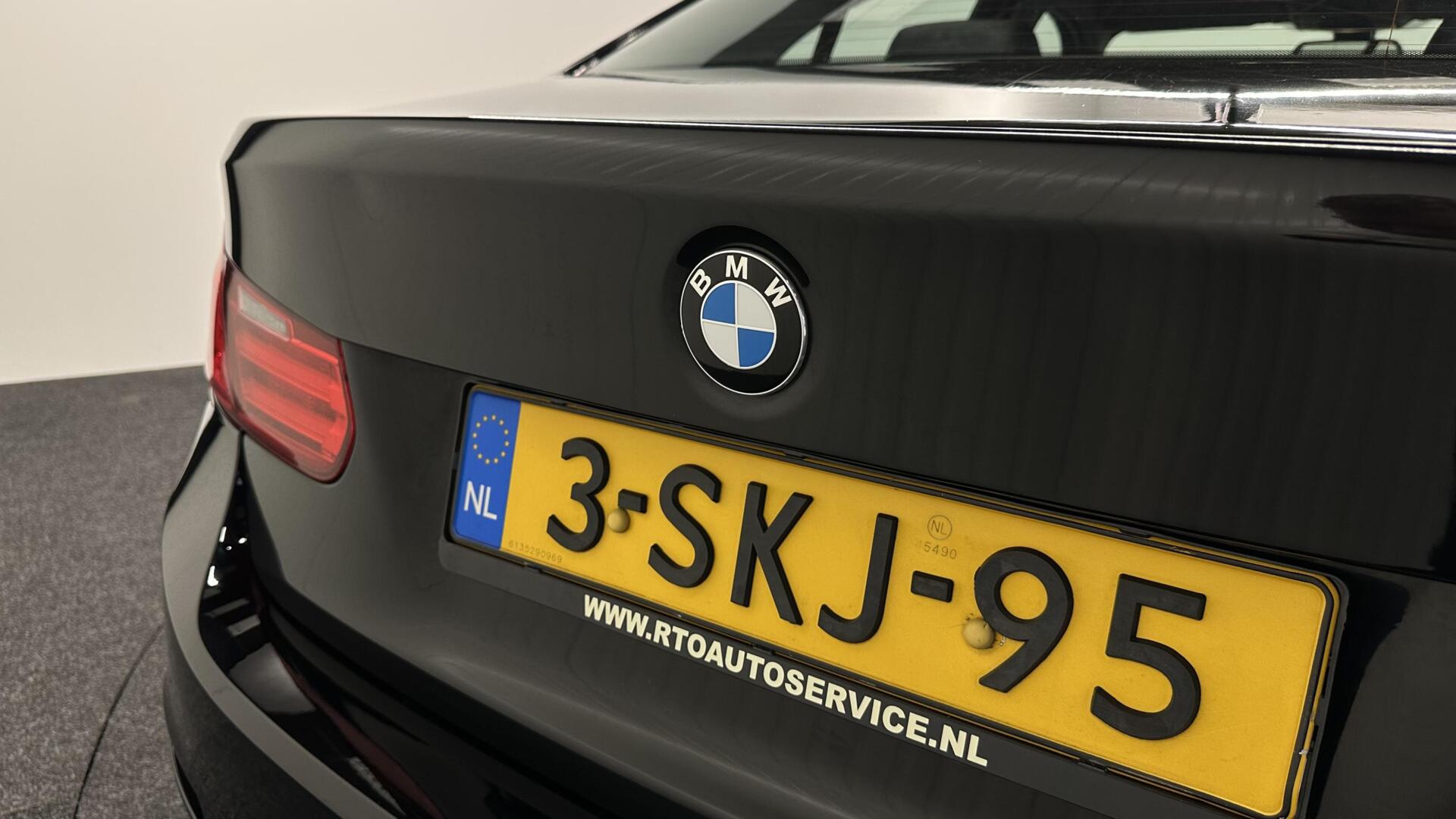 Foto van BMW 320i Ed
