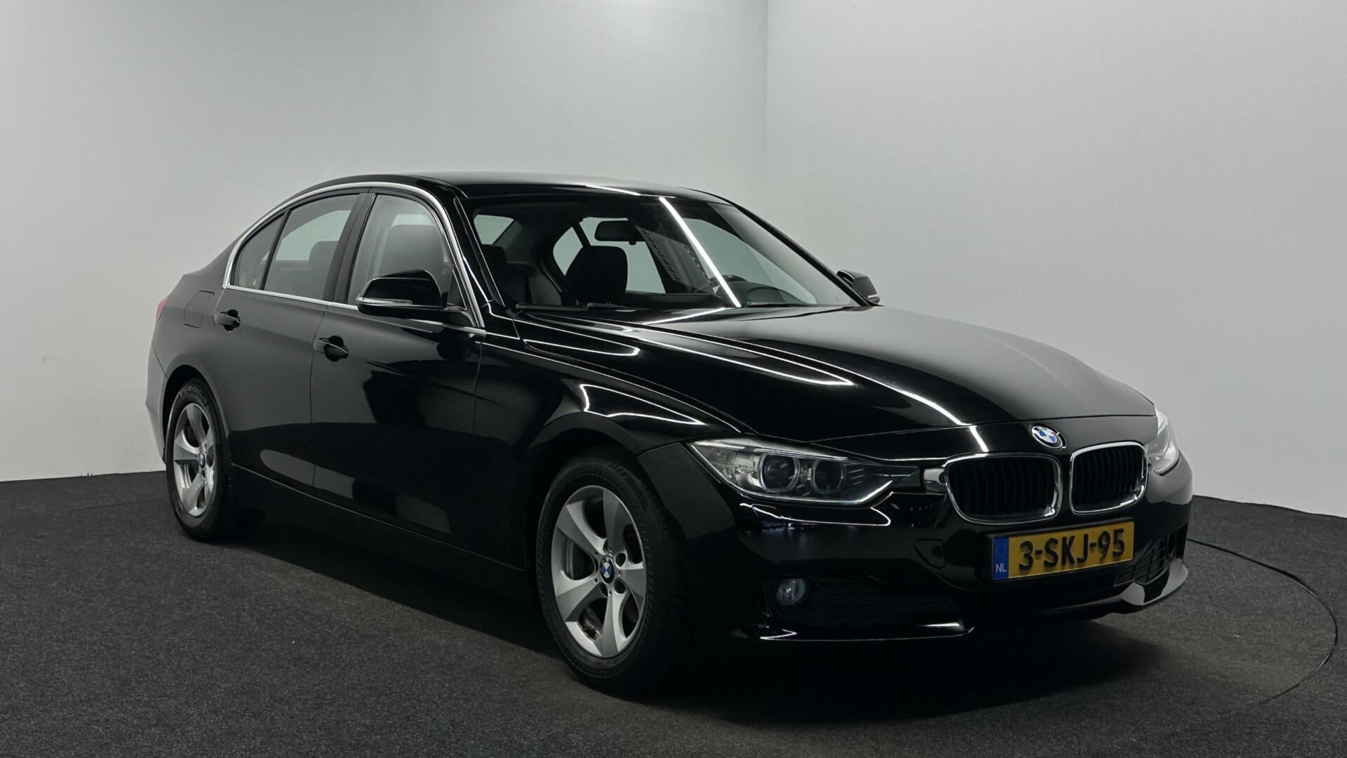 Foto van BMW 320i Ed