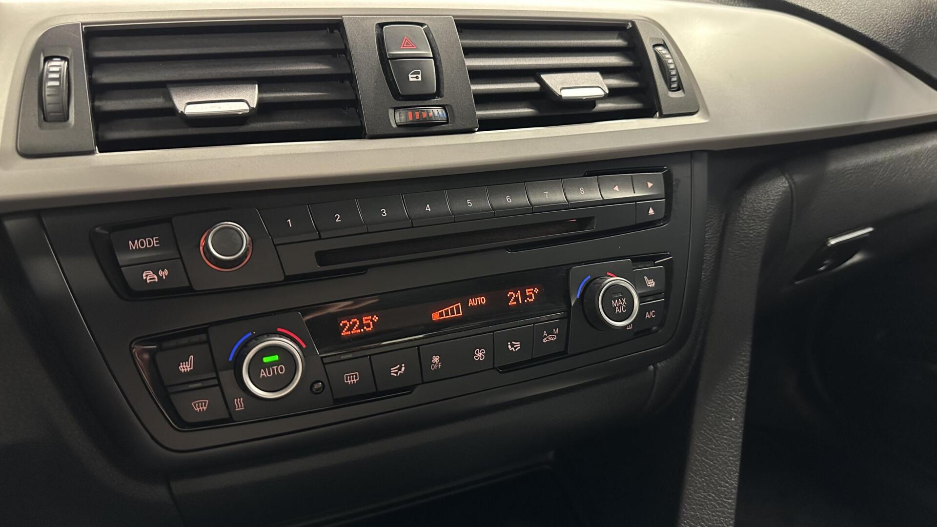 Foto van BMW 320i Ed