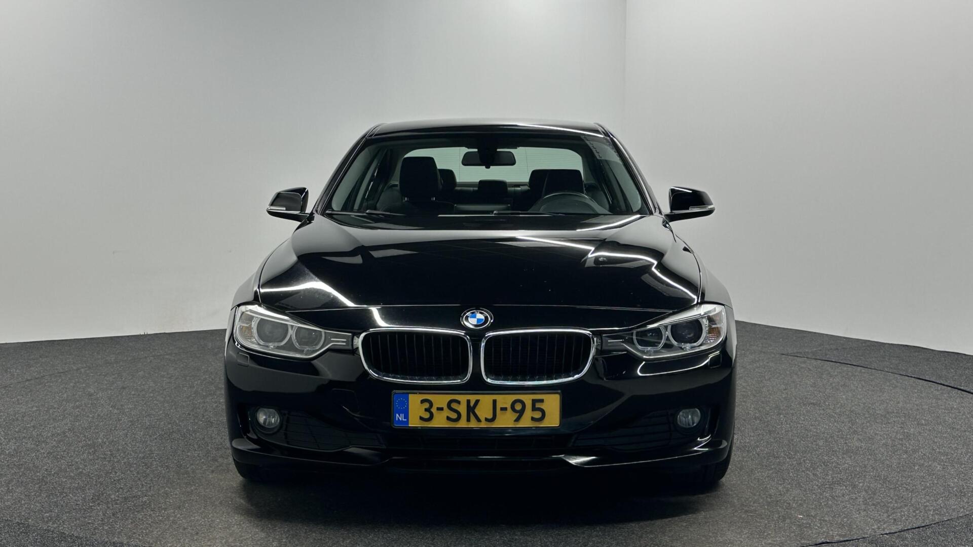 Foto van BMW 320i Ed