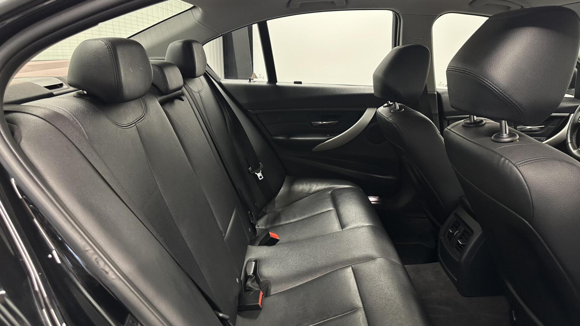 Foto van BMW 320i Ed