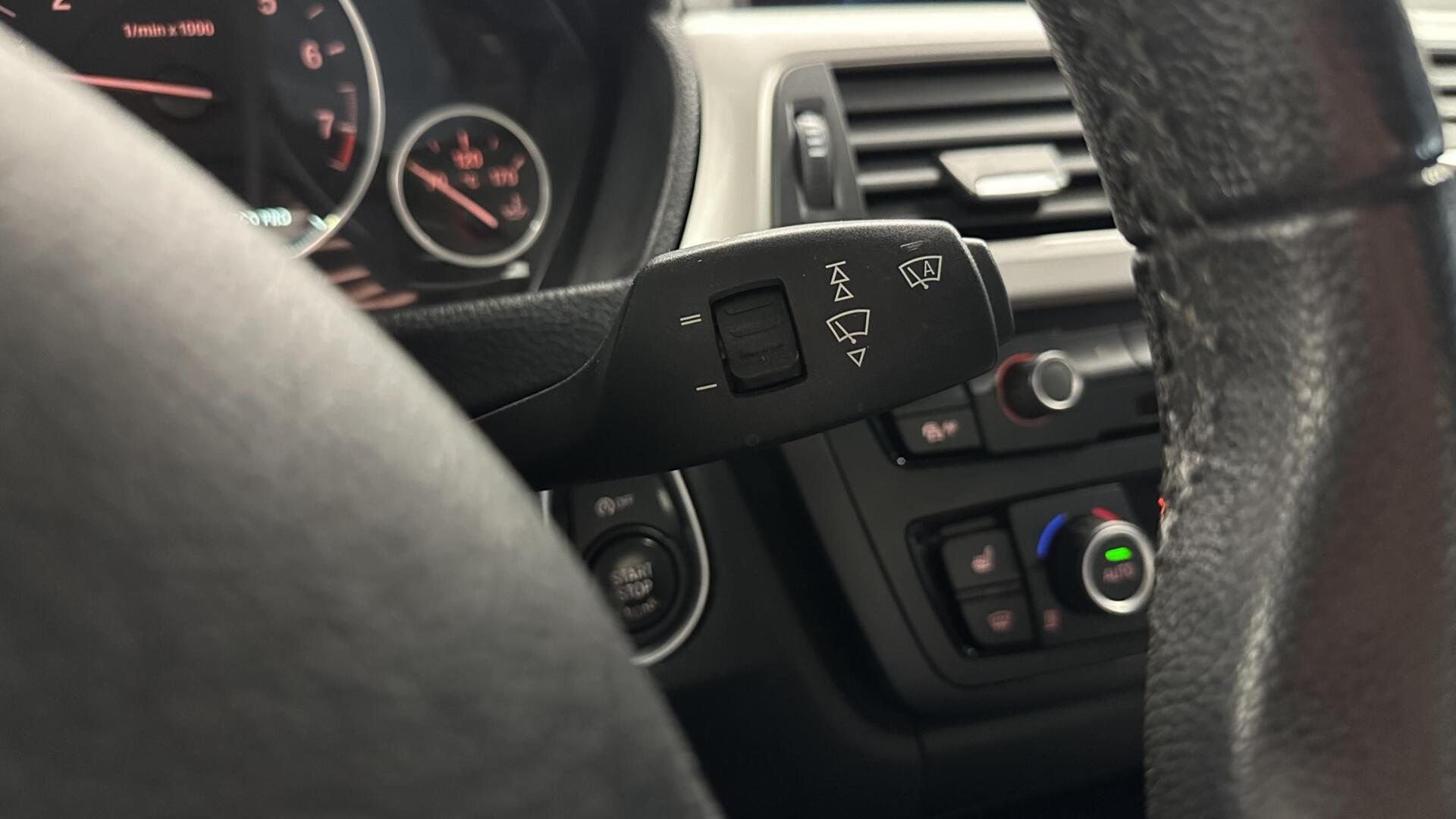 Foto van BMW 320i Ed