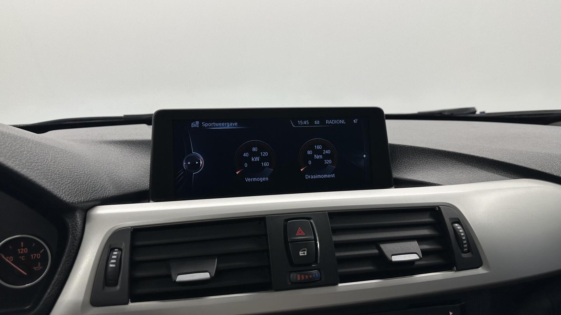 Foto van BMW 320i Ed