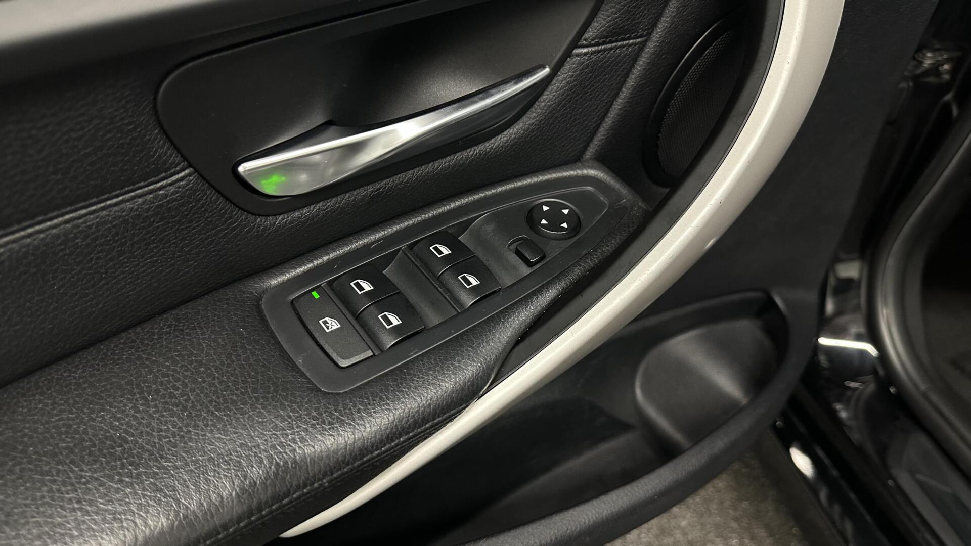 Foto van BMW 320i Ed