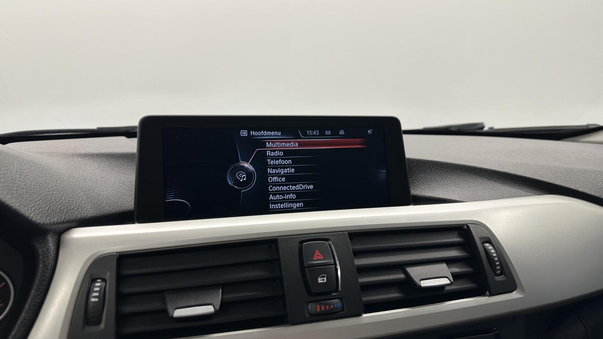Foto van BMW 320i Ed