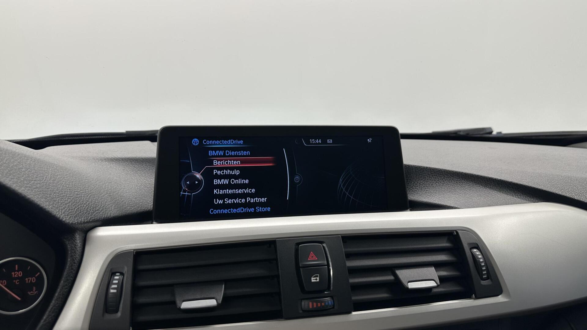 Foto van BMW 320i Ed