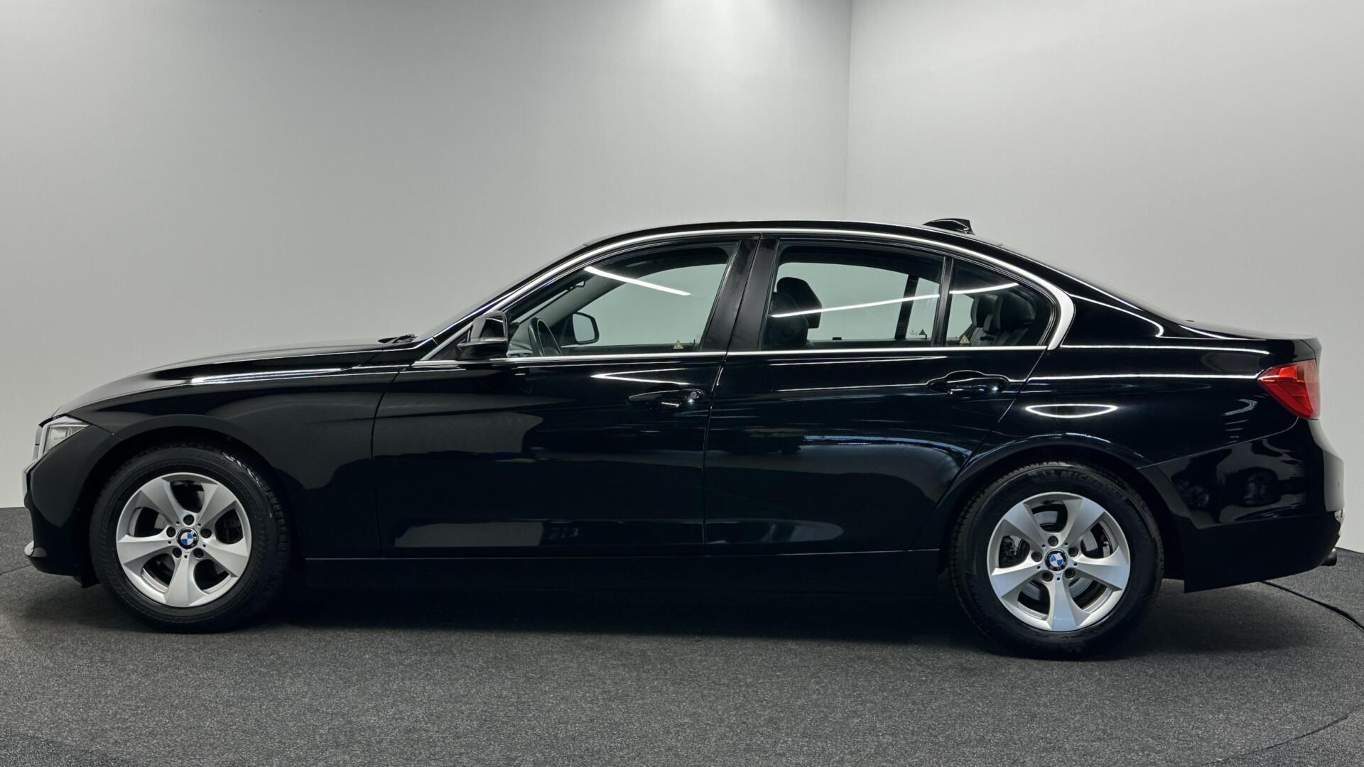 Foto van BMW 320i Ed