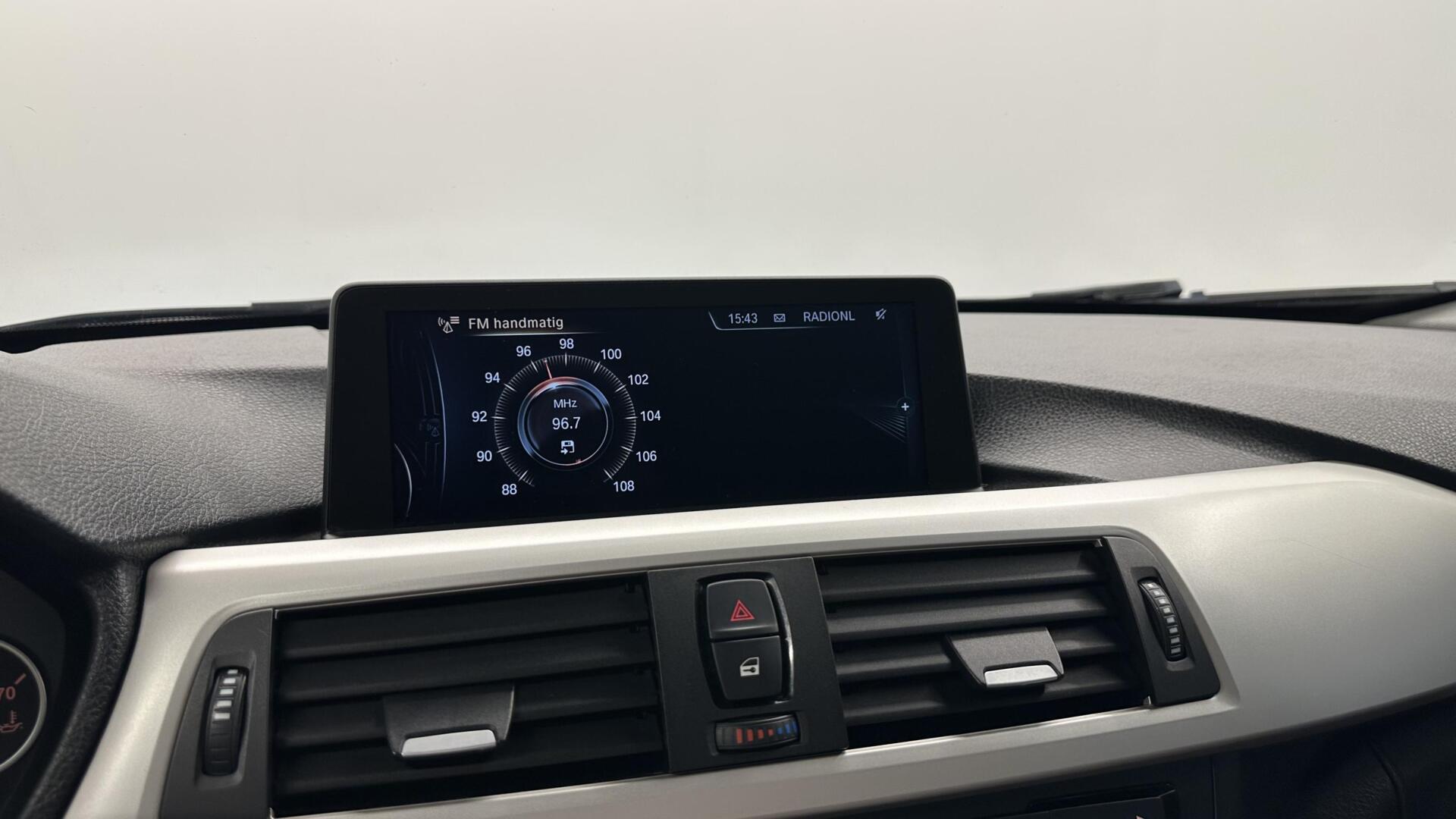 Foto van BMW 320i Ed