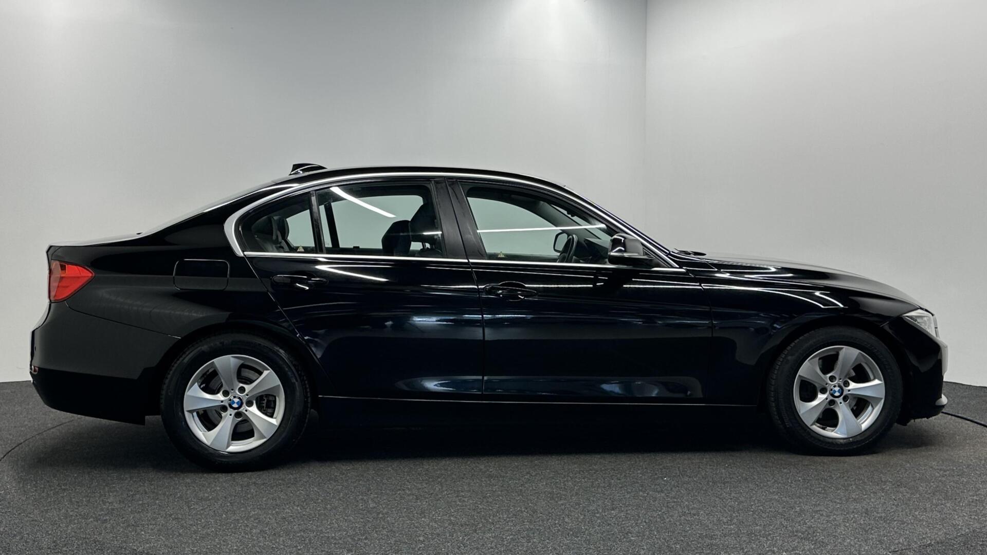 Foto van BMW 320i Ed