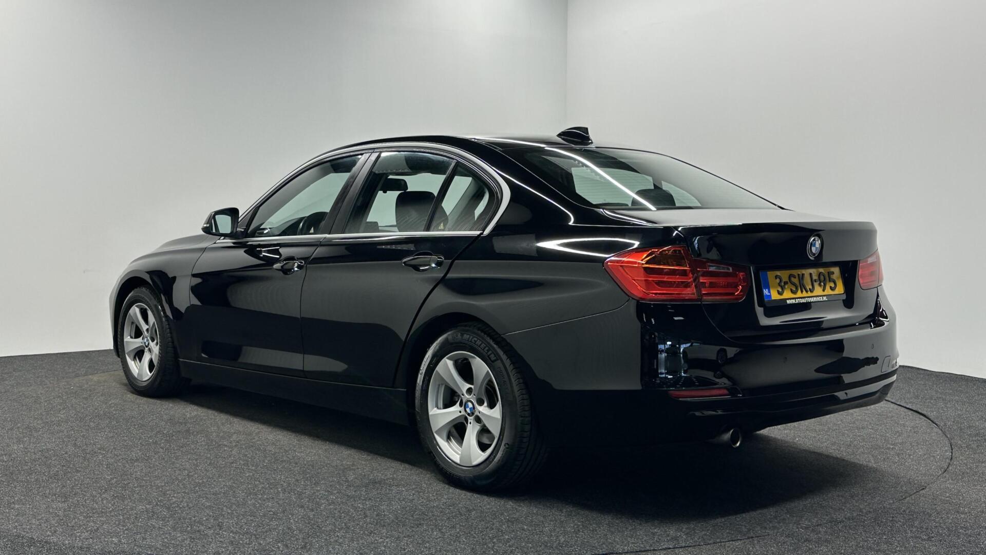 Foto van BMW 320i Ed