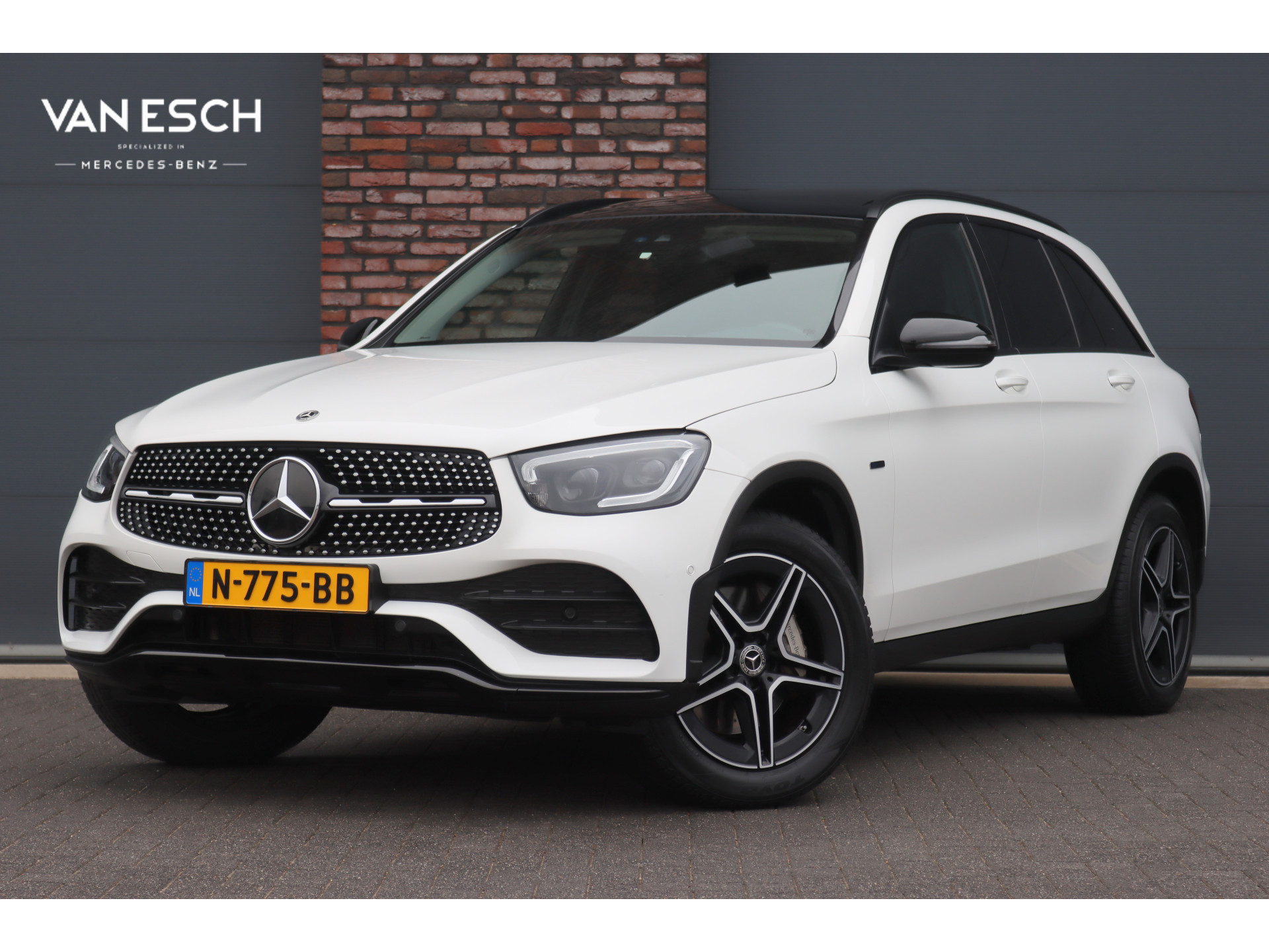 Mercedes-Benz GLC 300e 4MATIC AMG Line | 2020 - voorkant