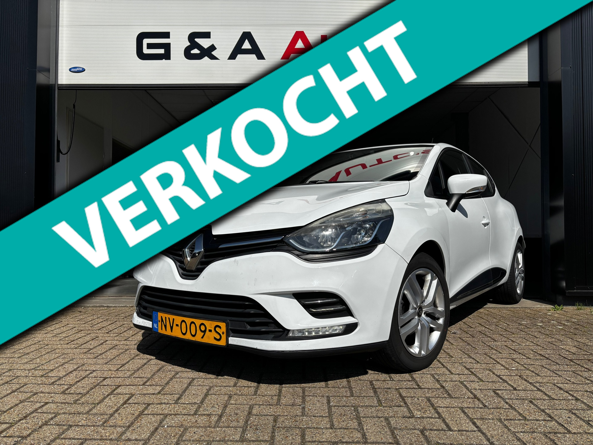 Renault Clio 0.9 TCe Zen / Airco / Navi / ECO2 / Cruise CTRL / NW APK 2017 - voorkant