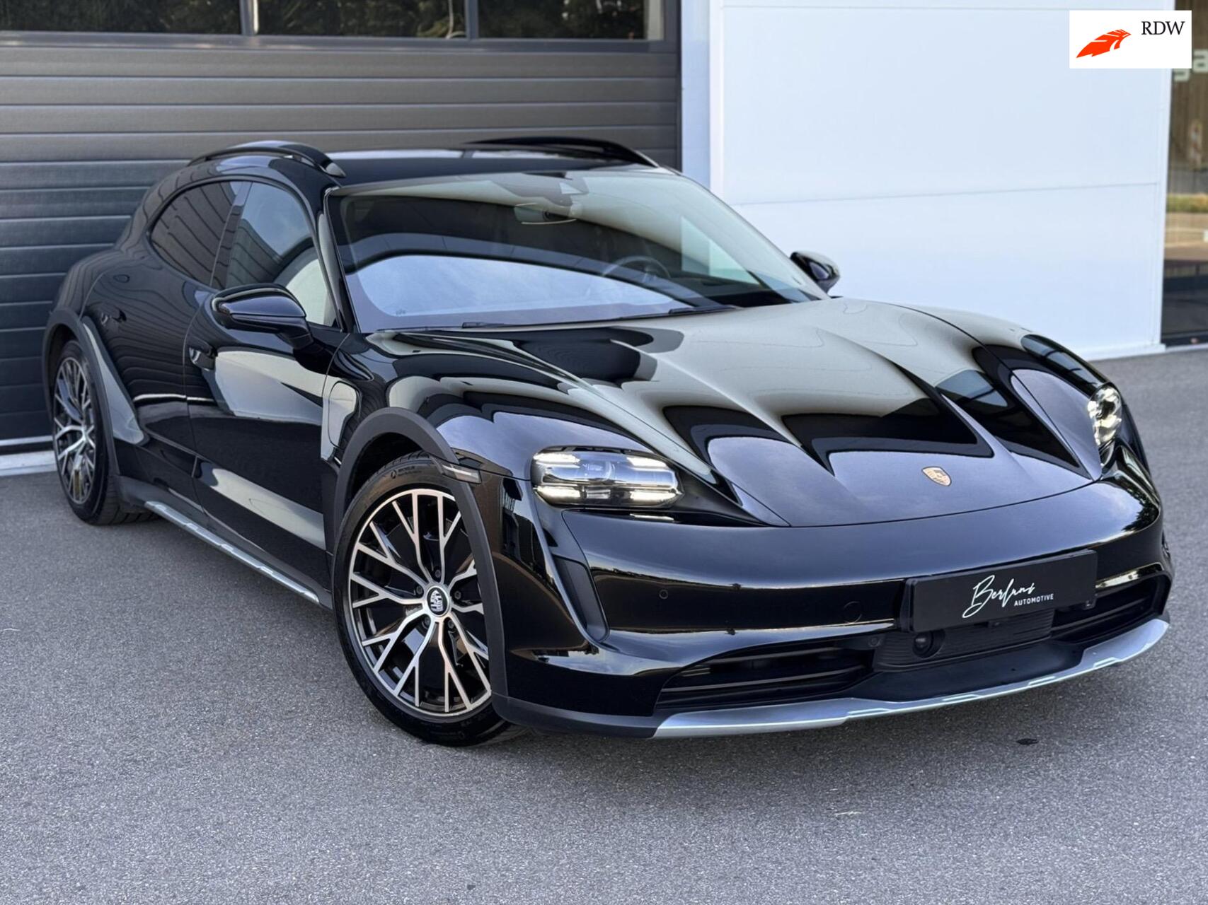 Foto van PORSCHE Taycan 4