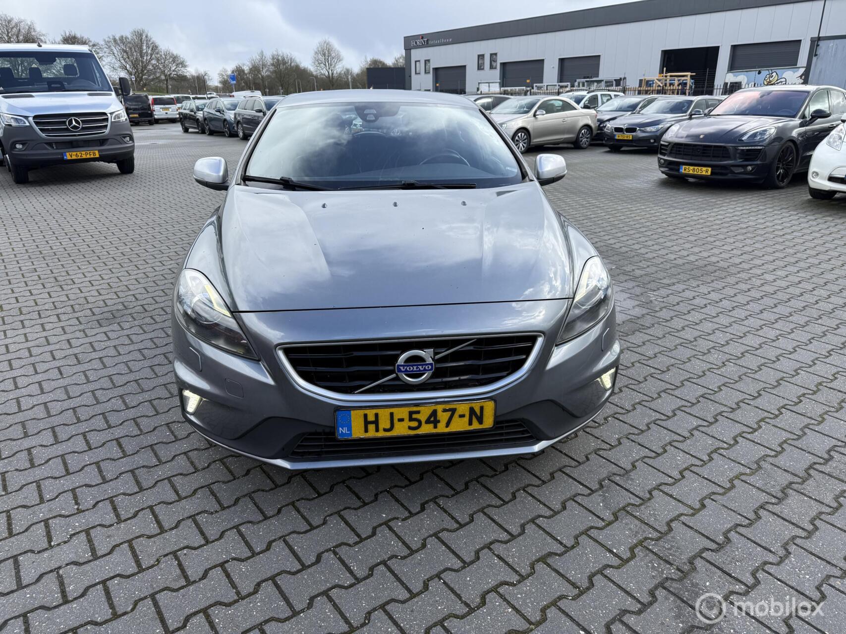 Volvo V40 2.0 D2 R-Design navi 6 versnelling 2015 - voorkant