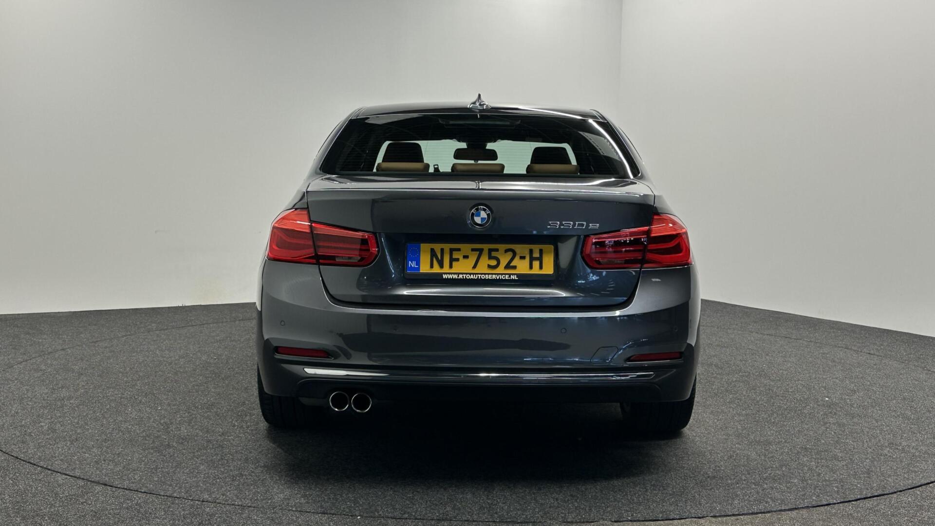 Foto van BMW 330e Iperformance