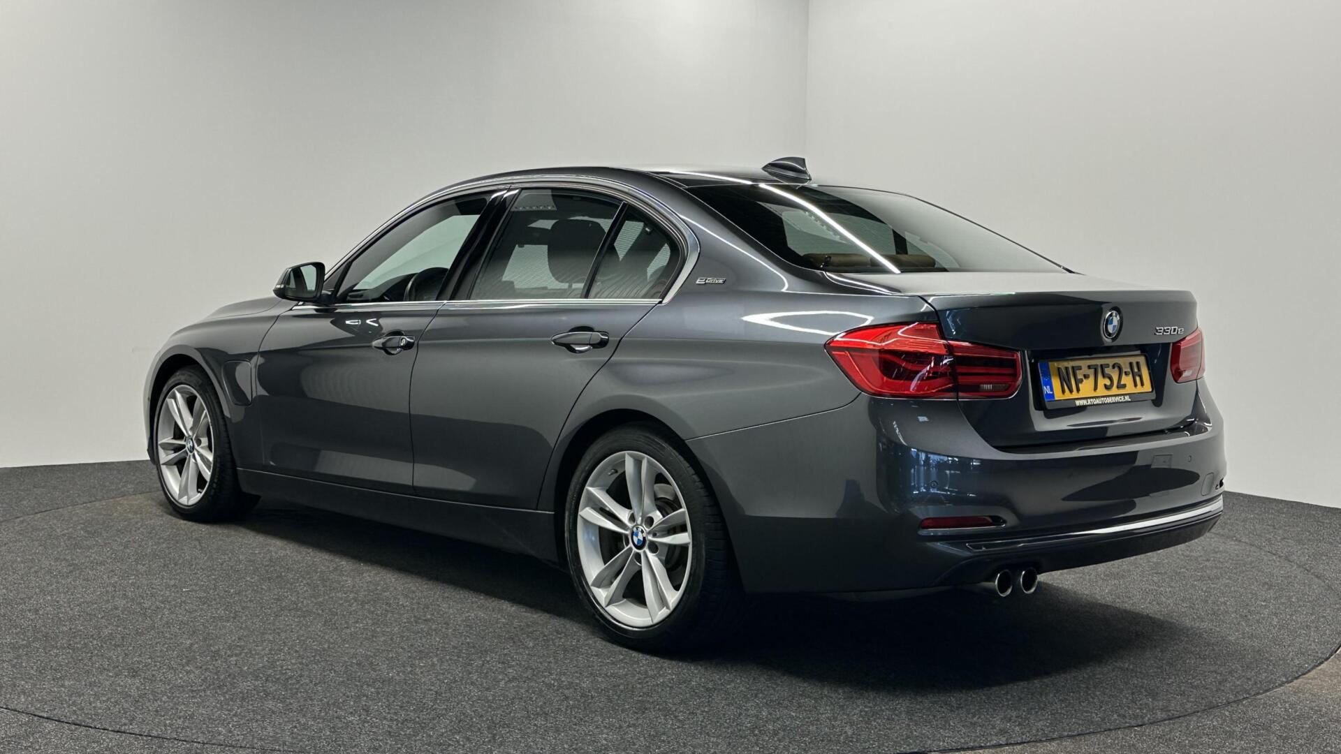 Foto van BMW 330e Iperformance