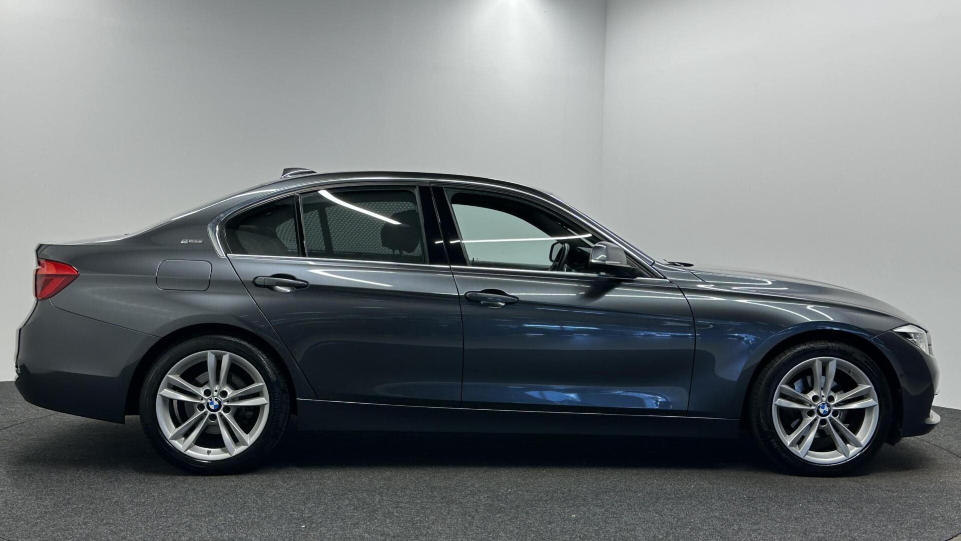 Foto van BMW 330e Iperformance