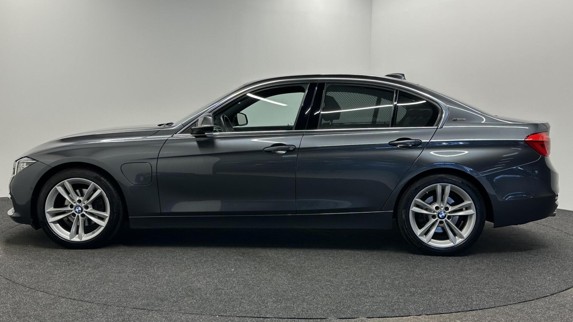Foto van BMW 330e Iperformance