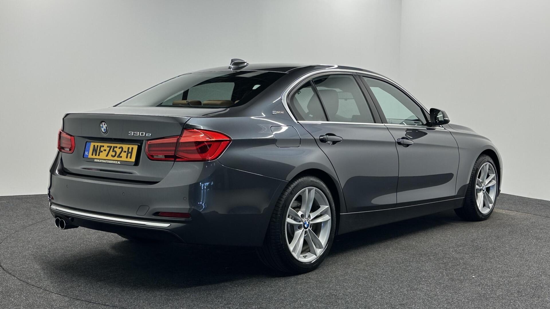 Foto van BMW 330e Iperformance