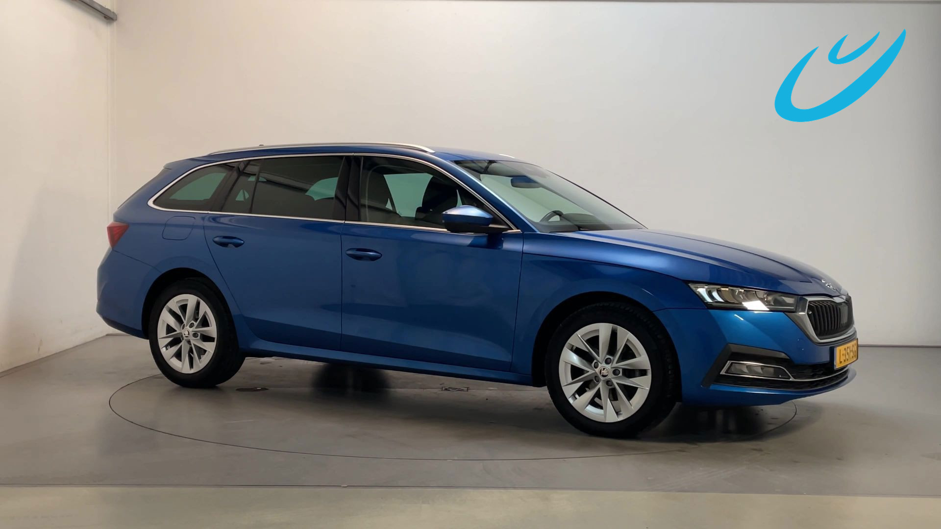 Skoda Octavia 1.0 e-TSI DSG Business Edition Parkeersensoren Navigatie DAB+ App-Connect 2021 - voorkant