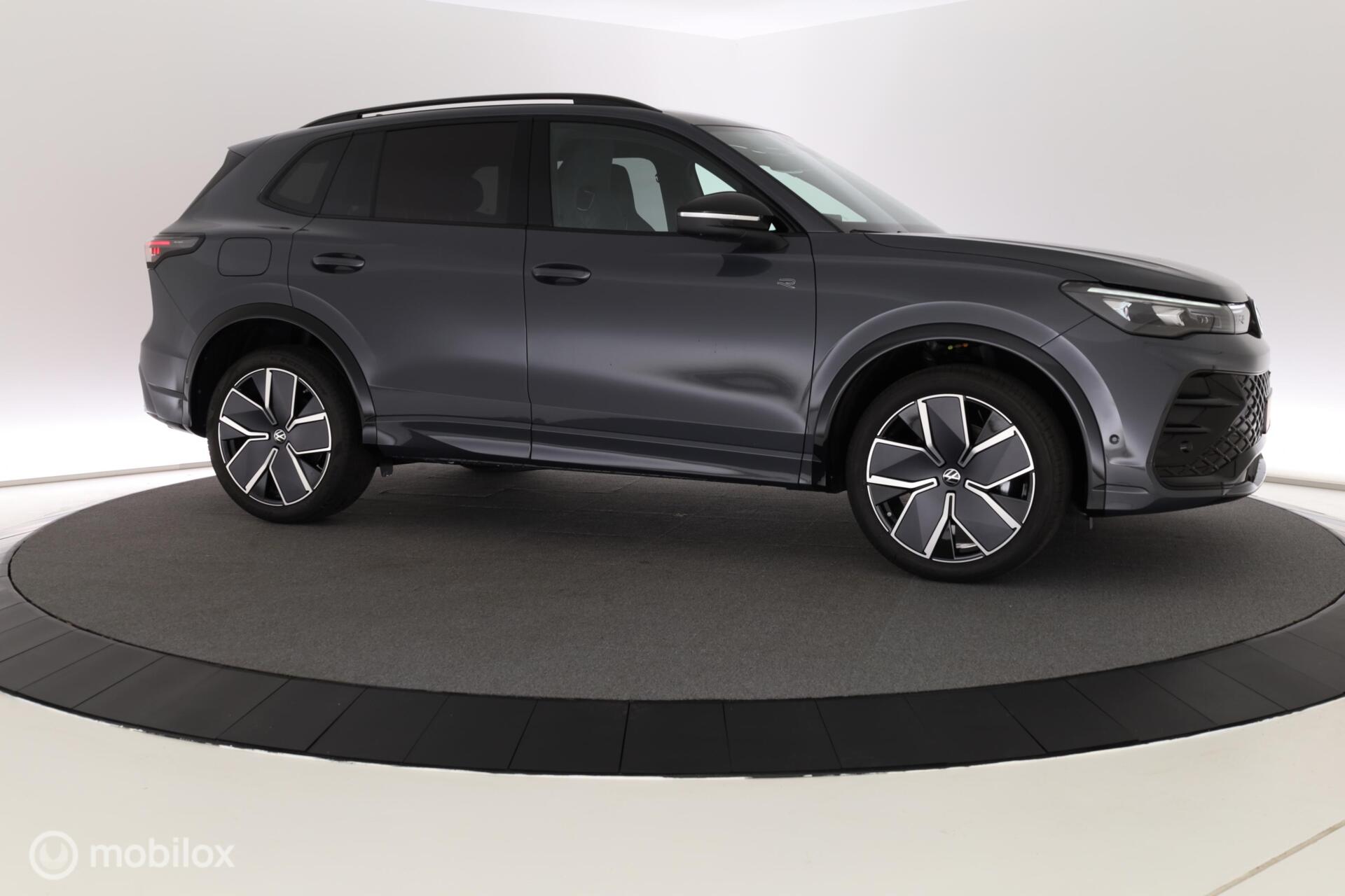 Foto van Volkswagen Tiguan R-line 1.5 272pk Hybrid DSG