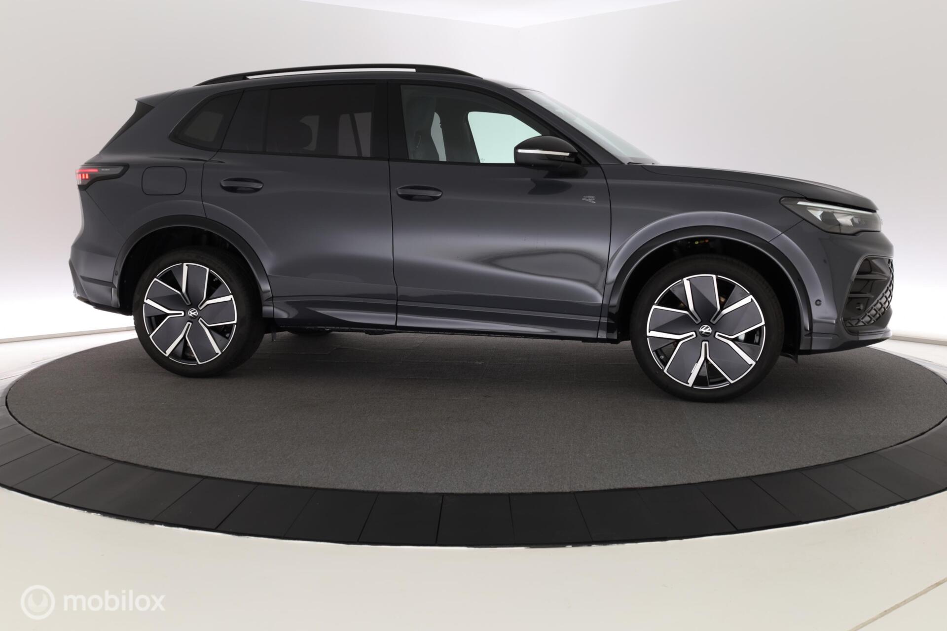 Foto van Volkswagen Tiguan R-line 1.5 272pk Hybrid DSG