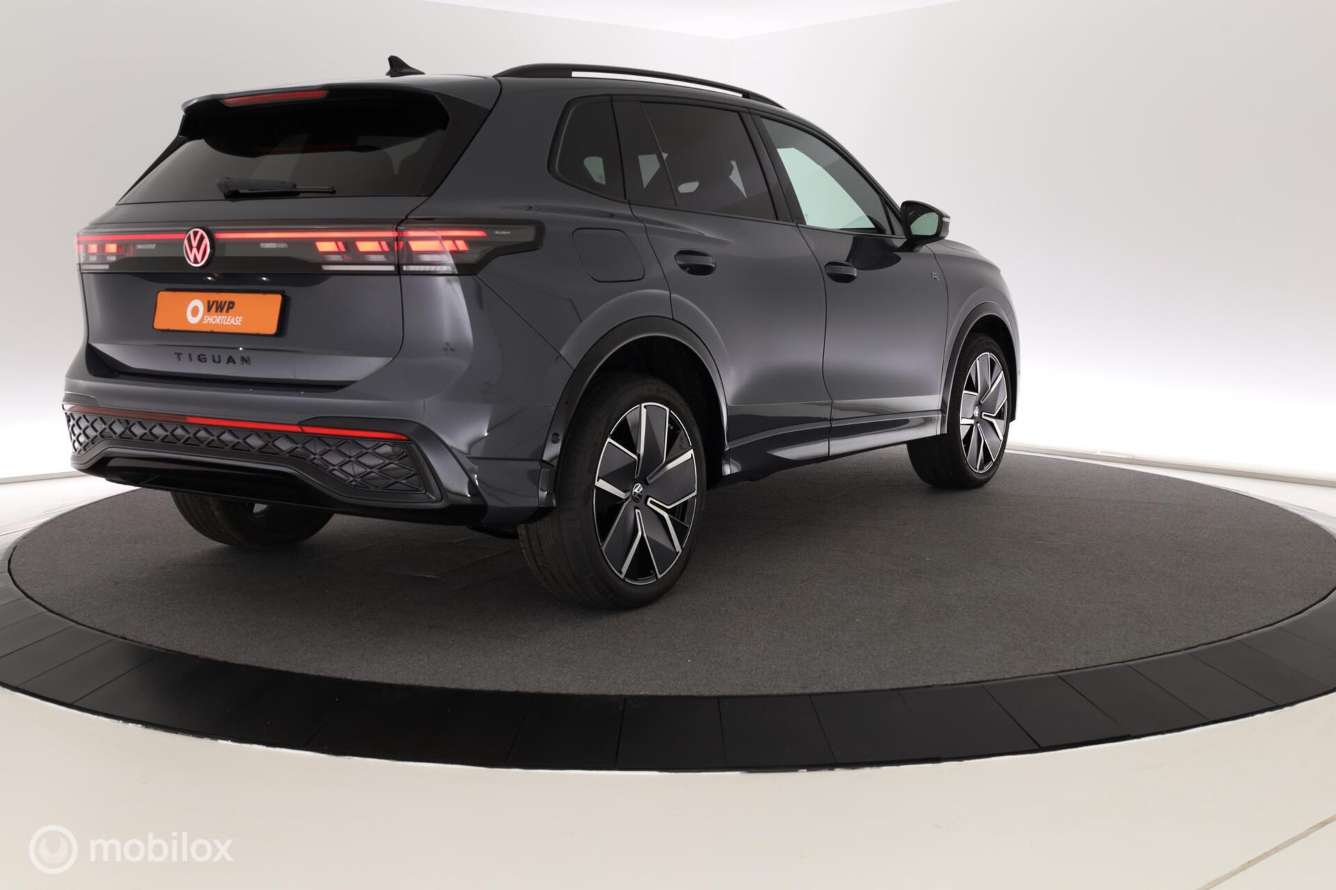 Foto van Volkswagen Tiguan R-line 1.5 272pk Hybrid DSG