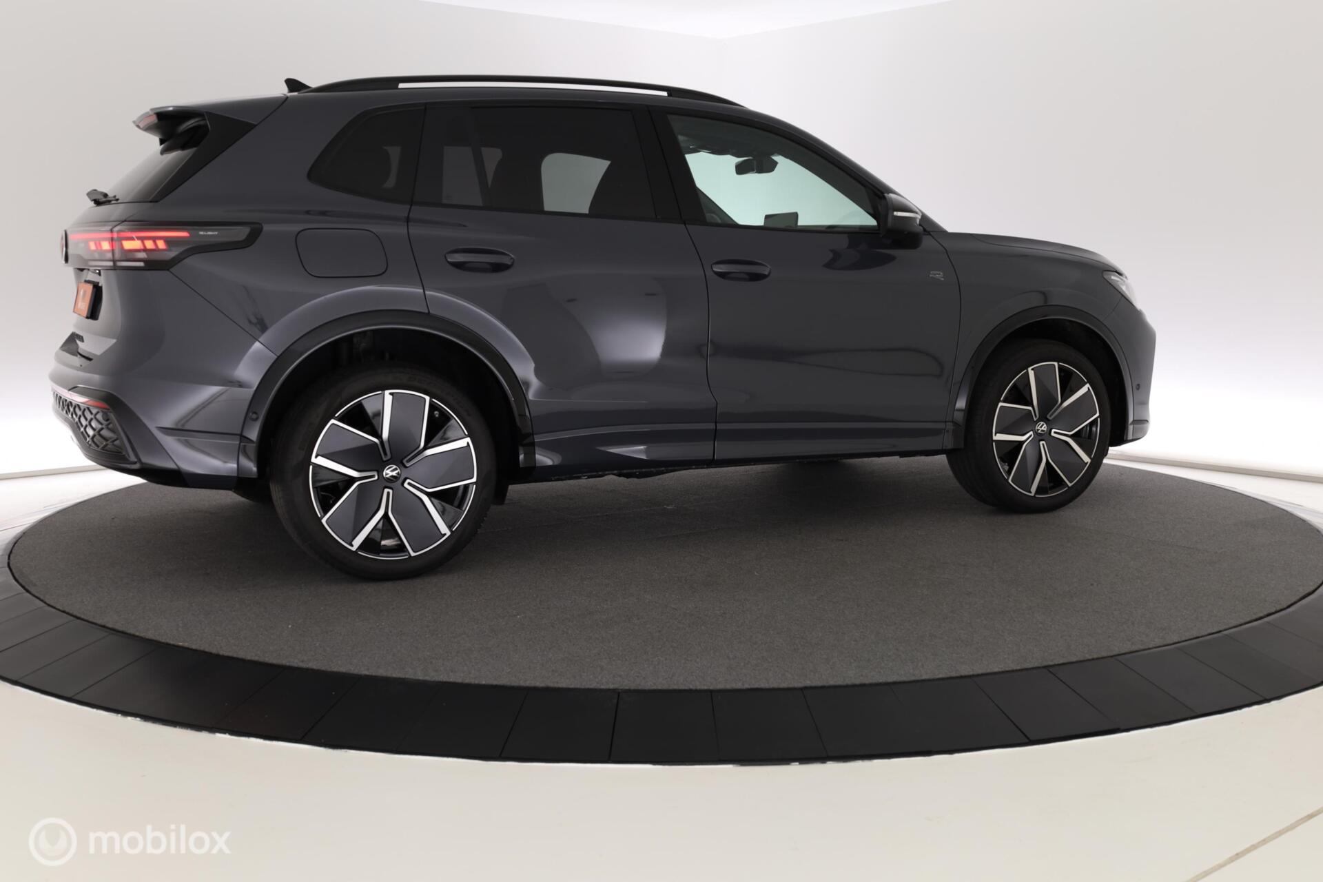Foto van Volkswagen Tiguan R-line 1.5 272pk Hybrid DSG