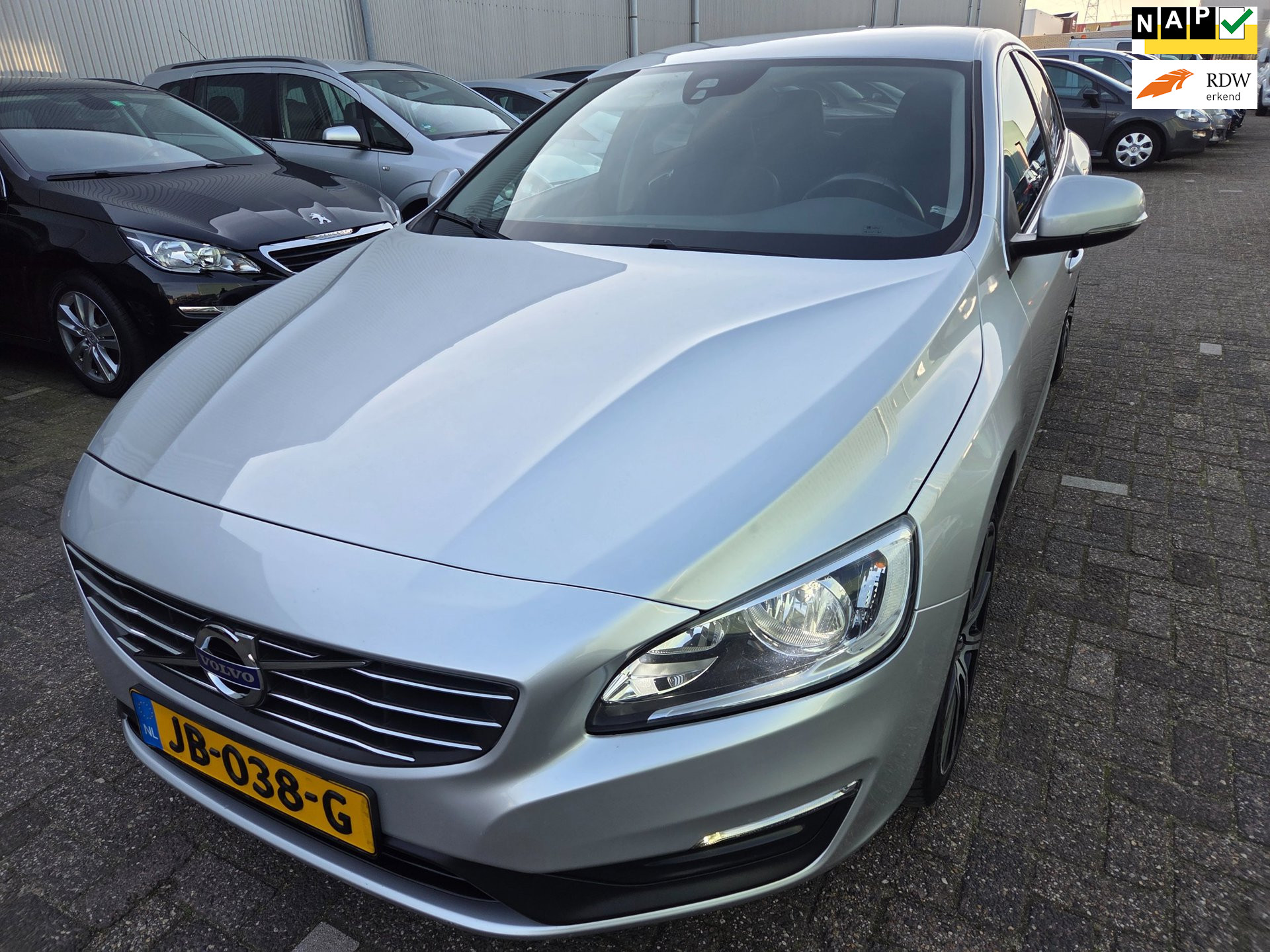 Volvo S60 2.0 T3 Momentum rijdt super 2016 - voorkant