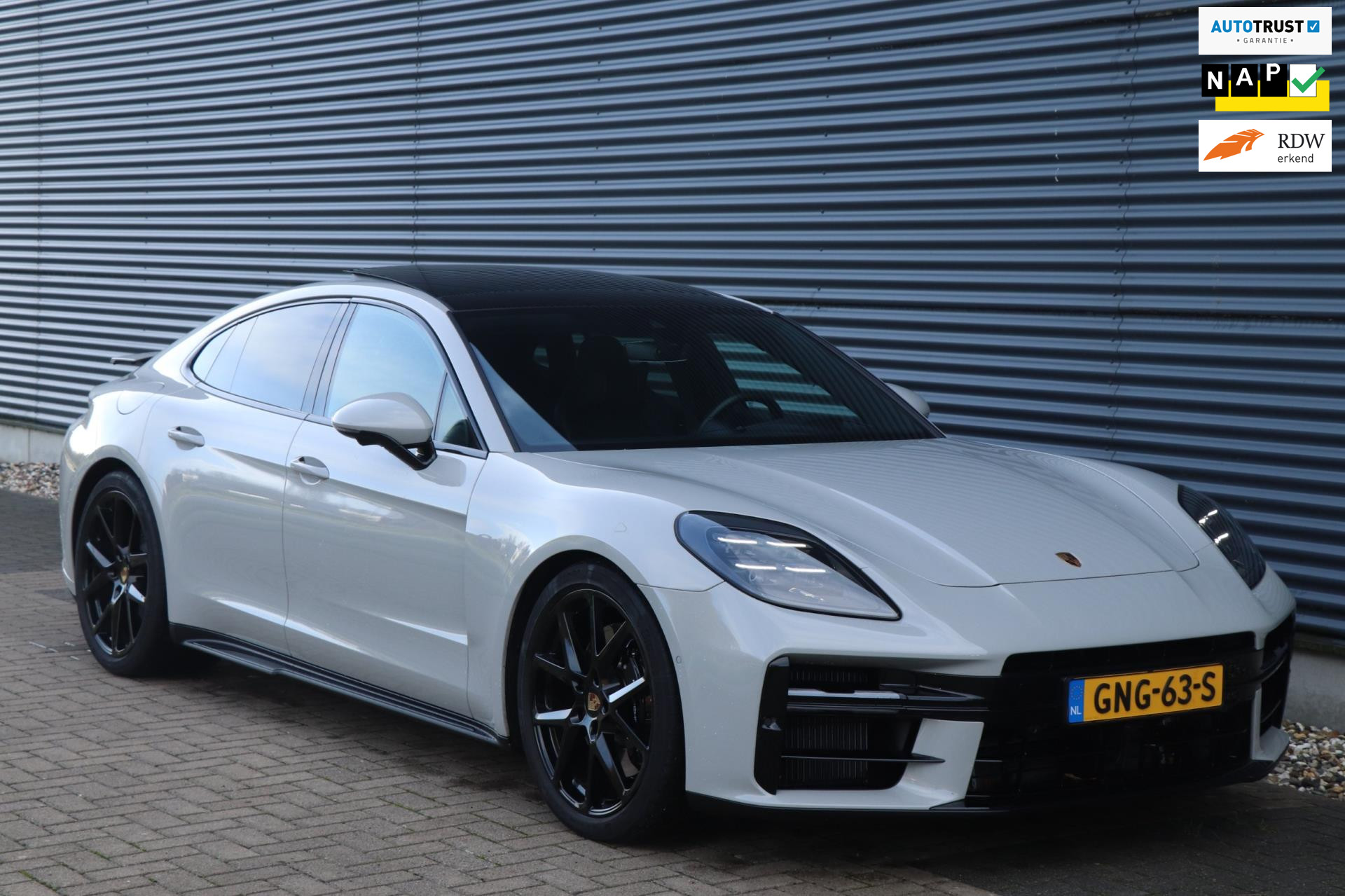 Foto van PORSCHE PANAMERA 4 E-HYBRID