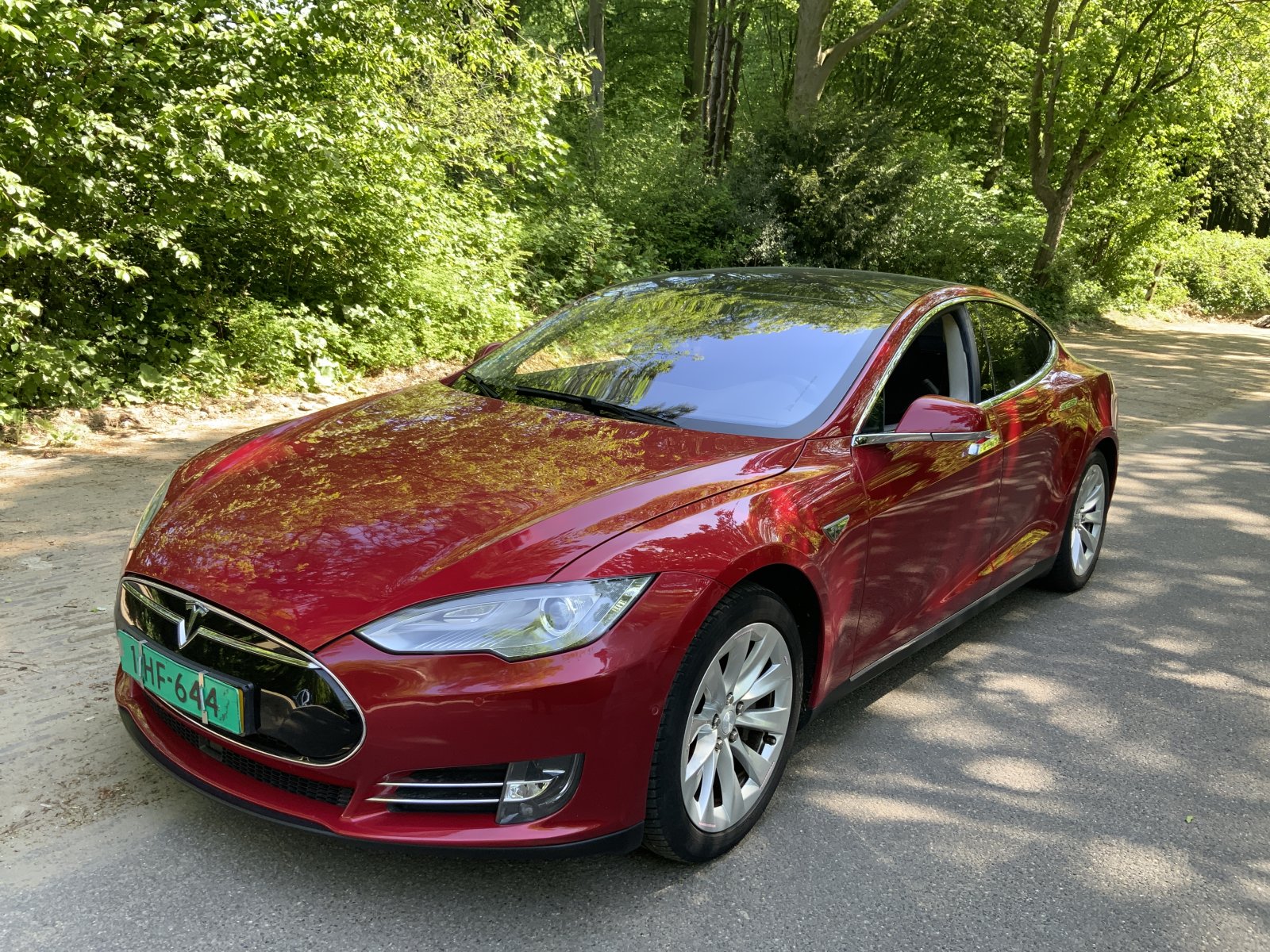 Tesla Model S 85 Base 2014 - voorkant