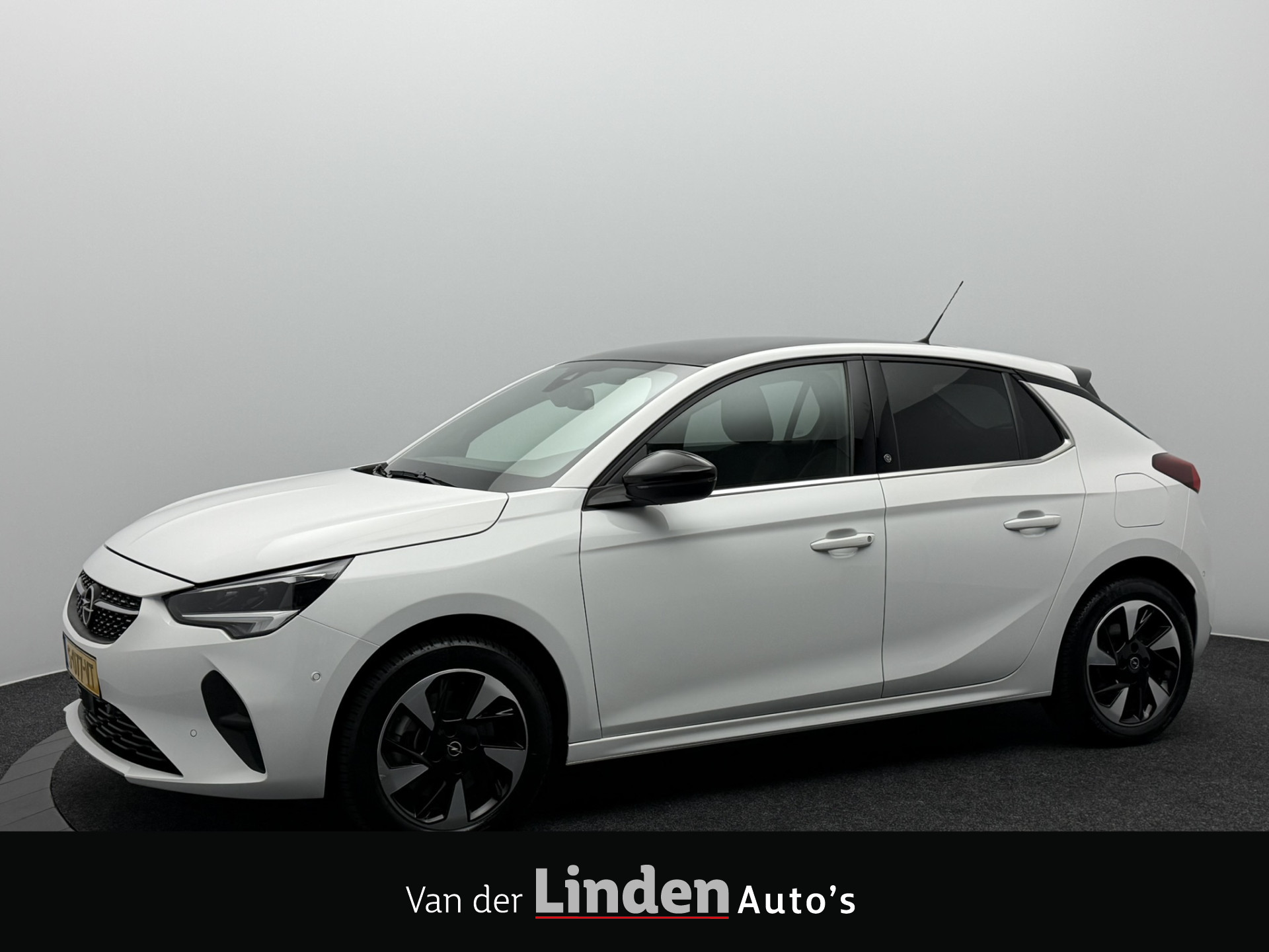 Opel Corsa 50 kWh 3-Fase SOH 97,6% | Warmtepomp | Matrix Led | Panoramadak | Stoel/Stuurverwarming | Camera 2023 - voorkant