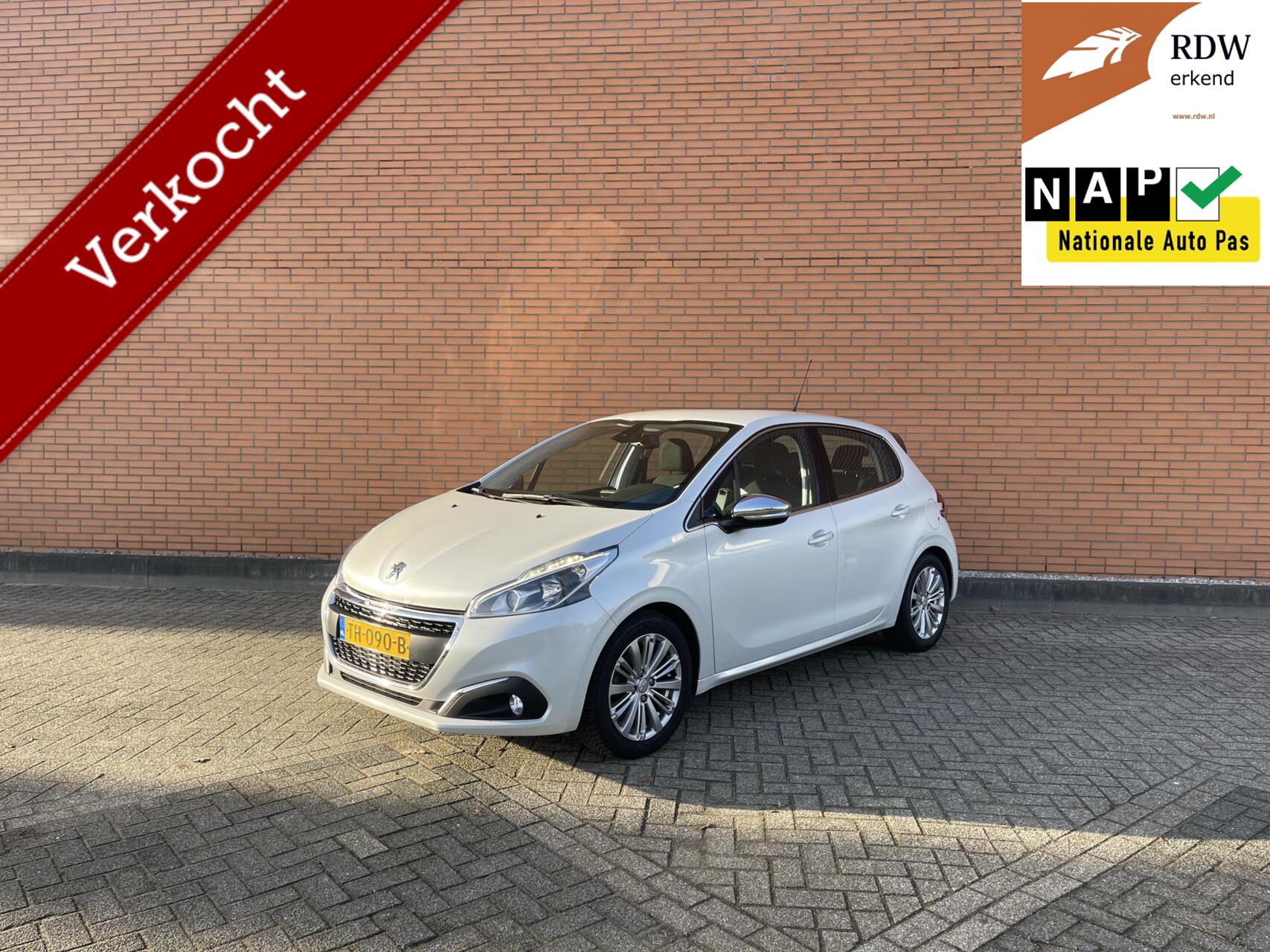 Peugeot 208 1.2 PureTech Allure 2018 148DKM | DEALER | NAP | 2018 - voorkant