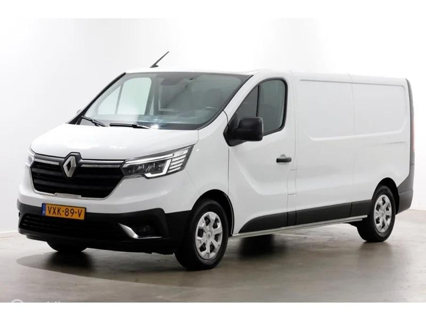 Renault Trafic 2.0 dCi T30 L2H1Work 2023 - voorkant