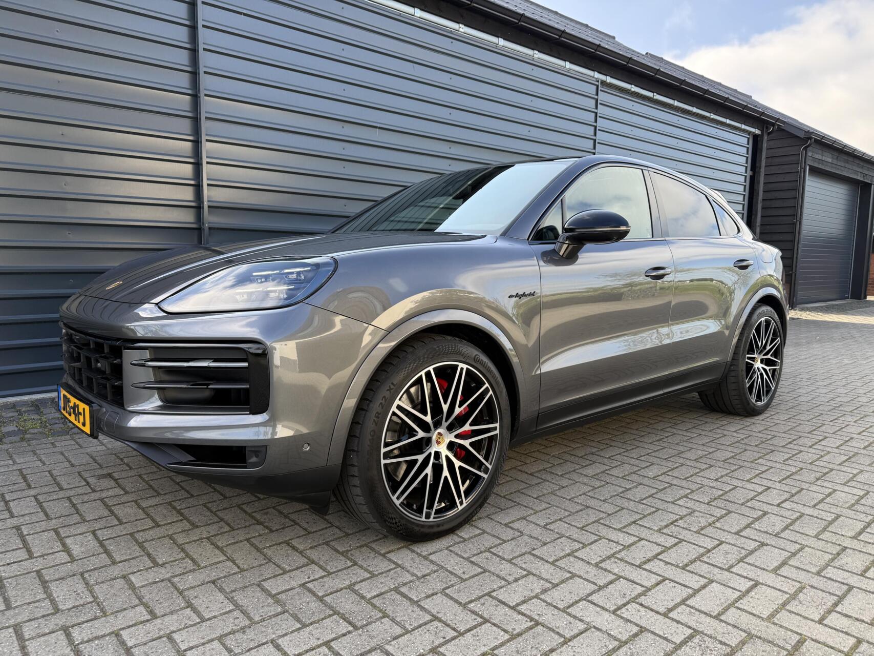 Foto van PORSCHE CAYENNE S E-HYBRID