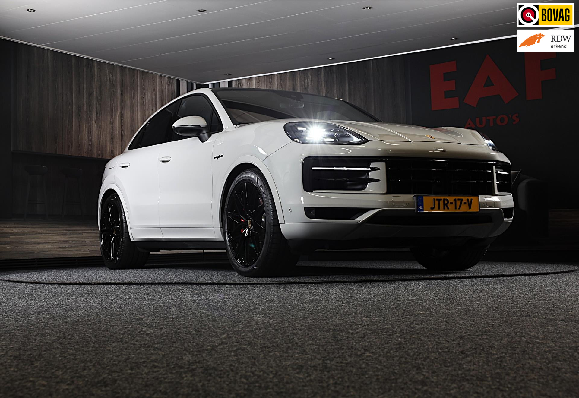 Foto van PORSCHE CAYENNE S E-HYBRID