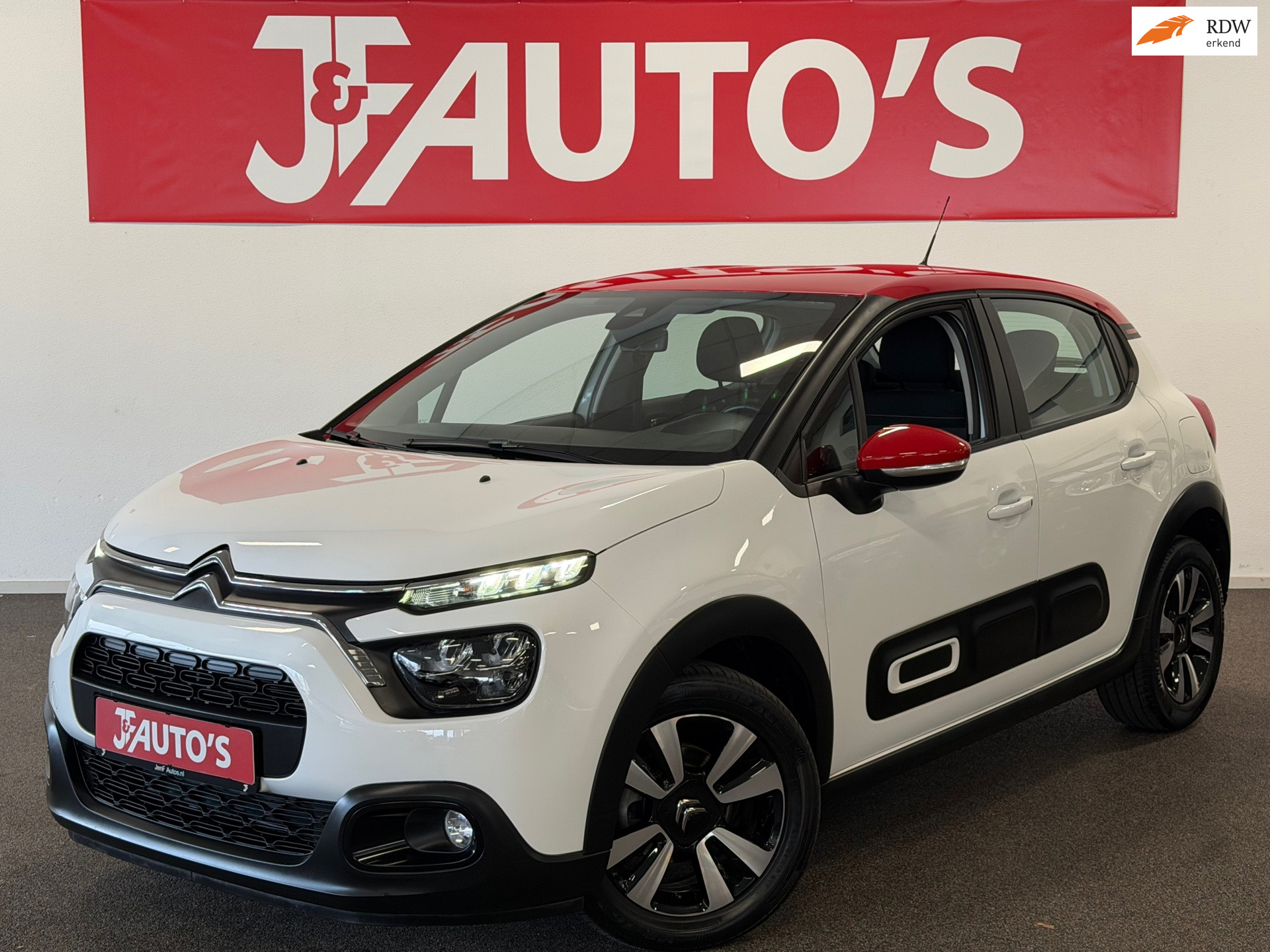 Citroen C3 1.2 PureTech Shine| NAVIGATIE|ECC AIRCO|CRUISE|ELEC PAKKET 2021 - voorkant