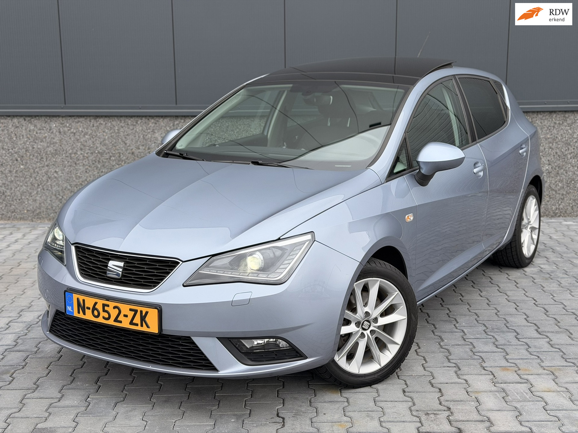 Seat Ibiza 1.0 EcoTSI Pano Leder/alca Sound LED 16' FR CarPlay 2017 - voorkant