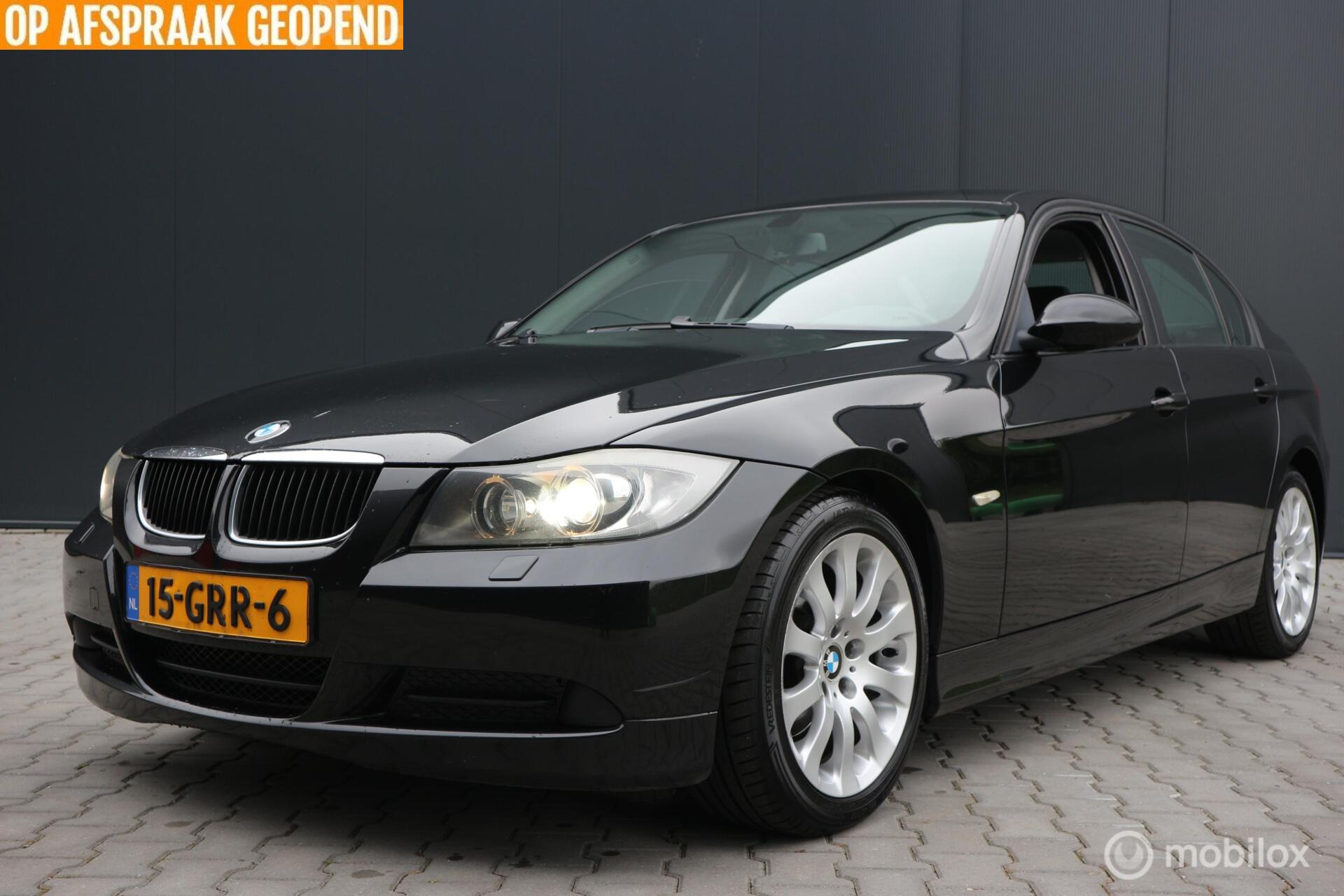 BMW 3er Reihe 318i 143pk ECC/NAVIGATIE/XENON/TREKHAAK/NAP 2008 - voorkant