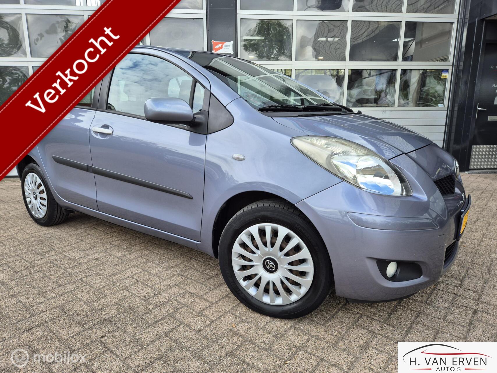 Toyota Toyota Yaris 1.3 VVTi Aspiration CLIMA TREKHAAK NAP 2011 - voorkant
