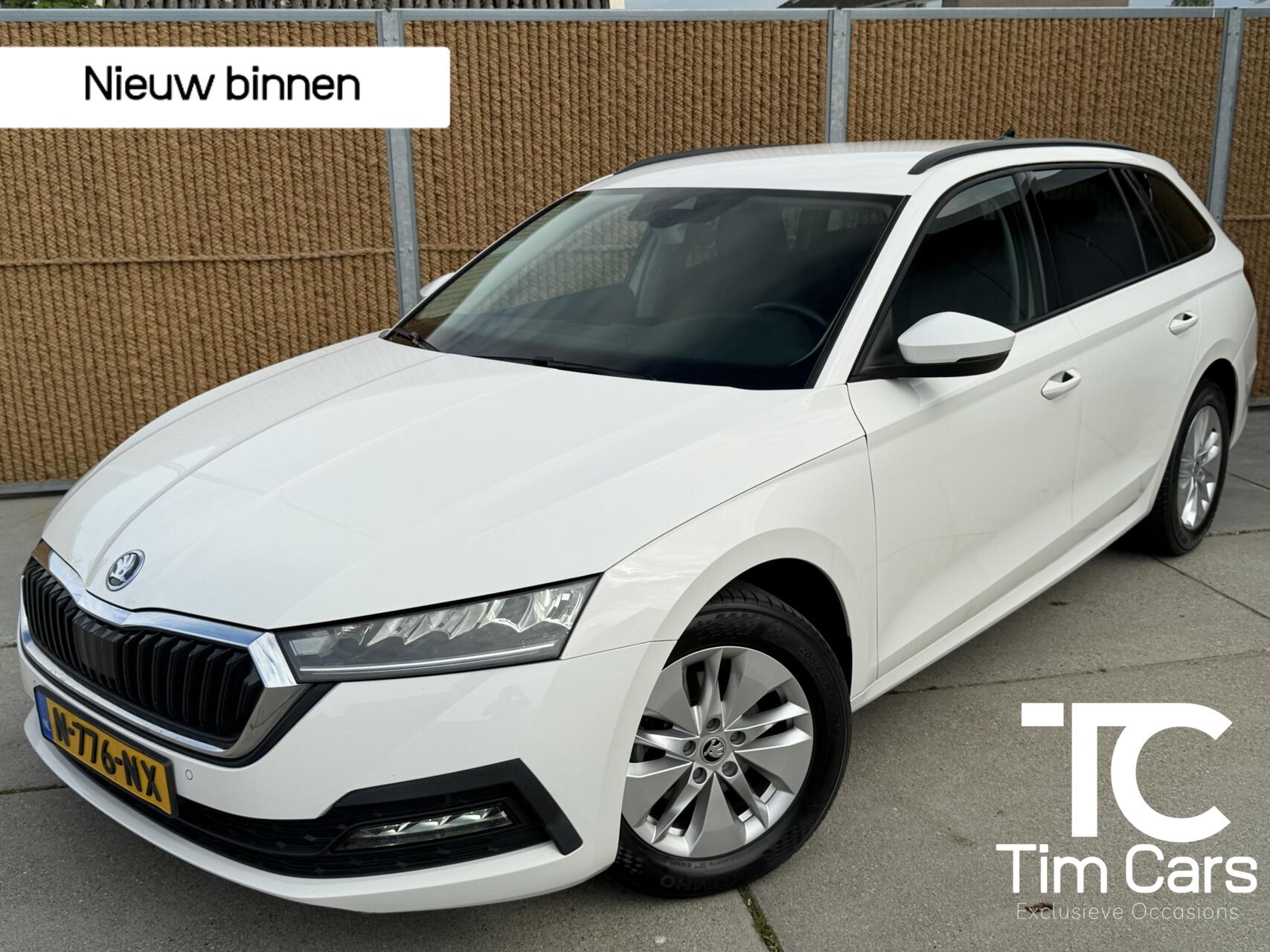 Skoda Octavia 1.5 e-TSI Business Edition DSG Automaat | Getint glas | Keyless entry&start | Elektrisch bedienbare achterklep | Climate control | Cruise control | Parkeersensoren voor en achter 2021 - voorkant