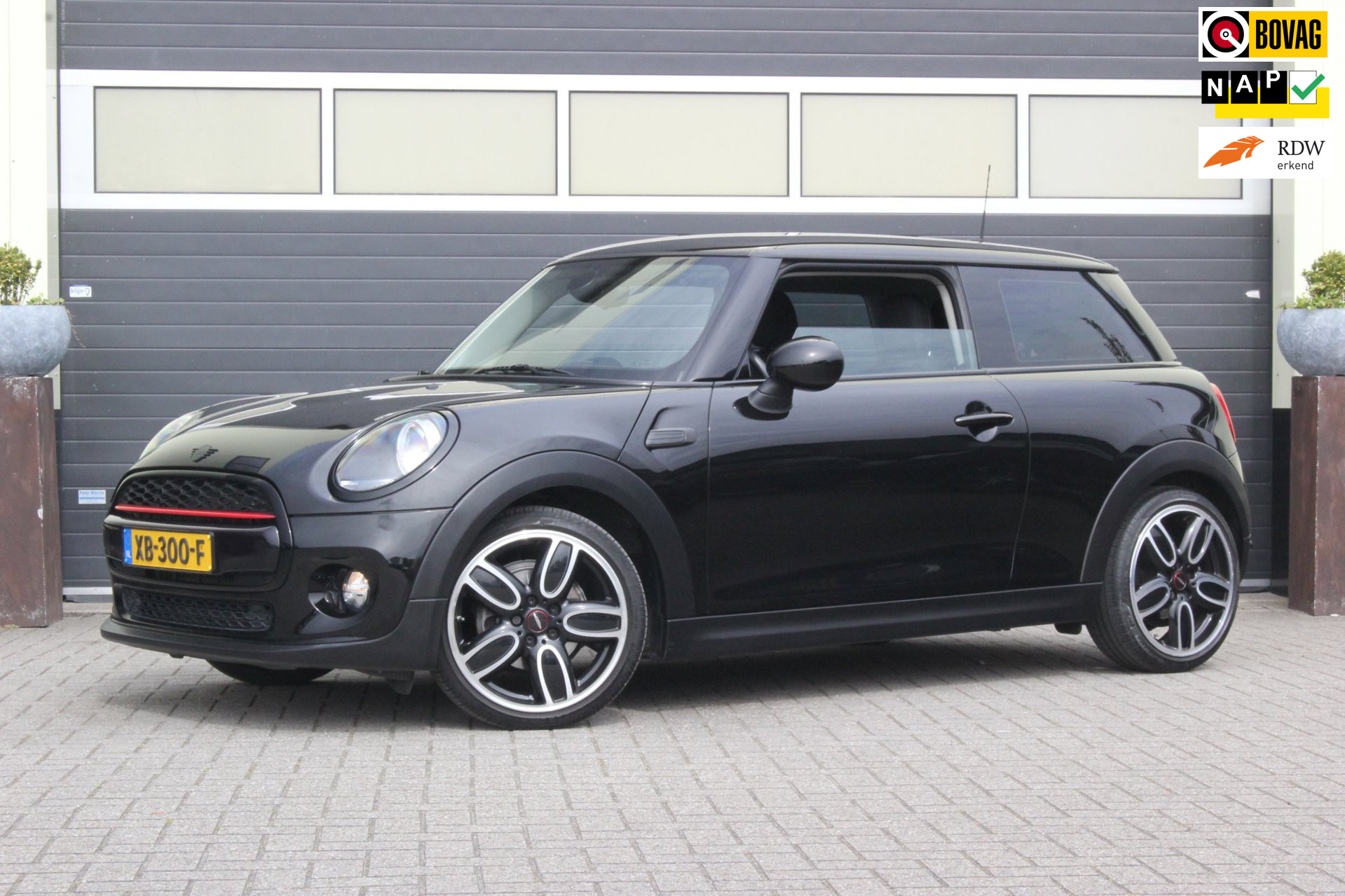Mini Cooper 1.5 Cooper | Carplay | Dealer Onderhouden | 2018 - voorkant
