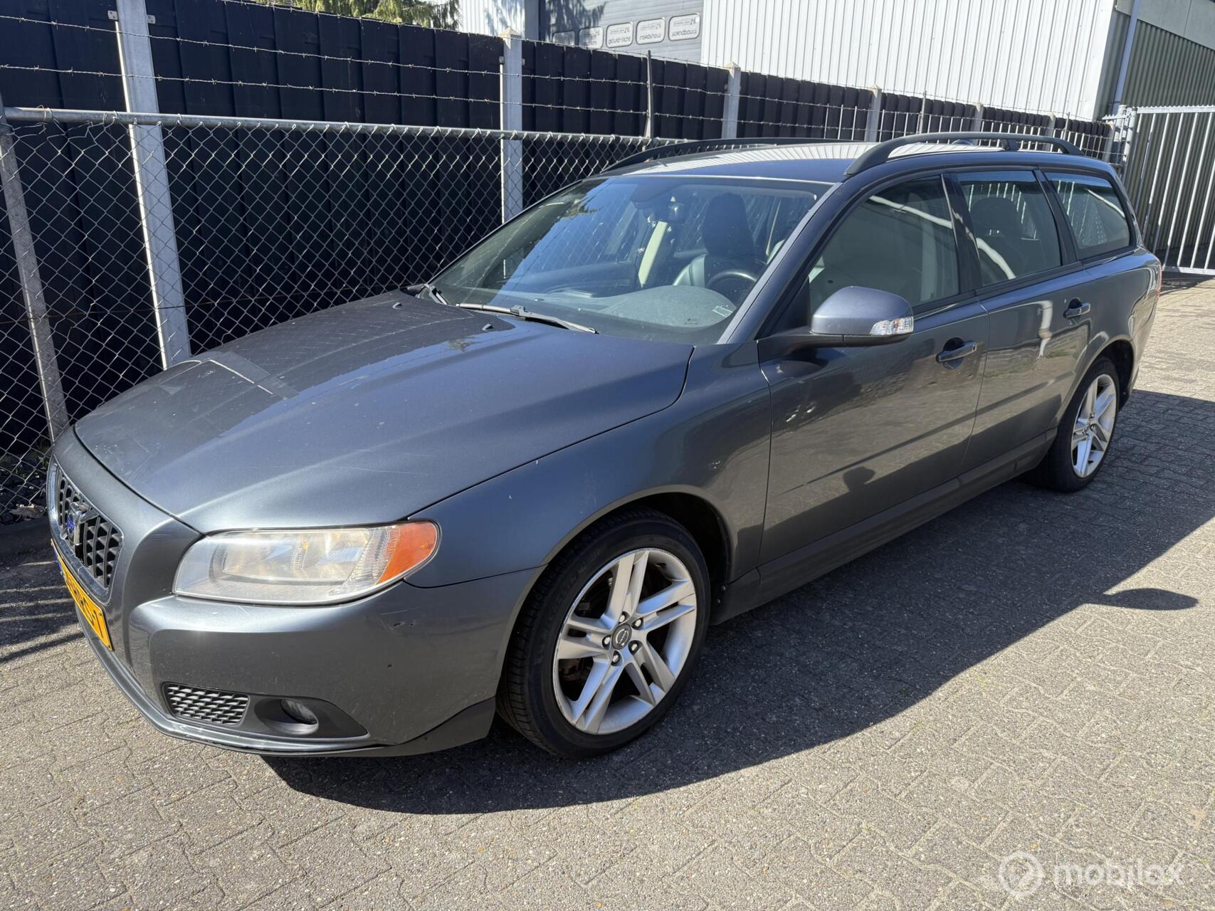Volvo V70 2.4D Momentum 2009 - voorkant