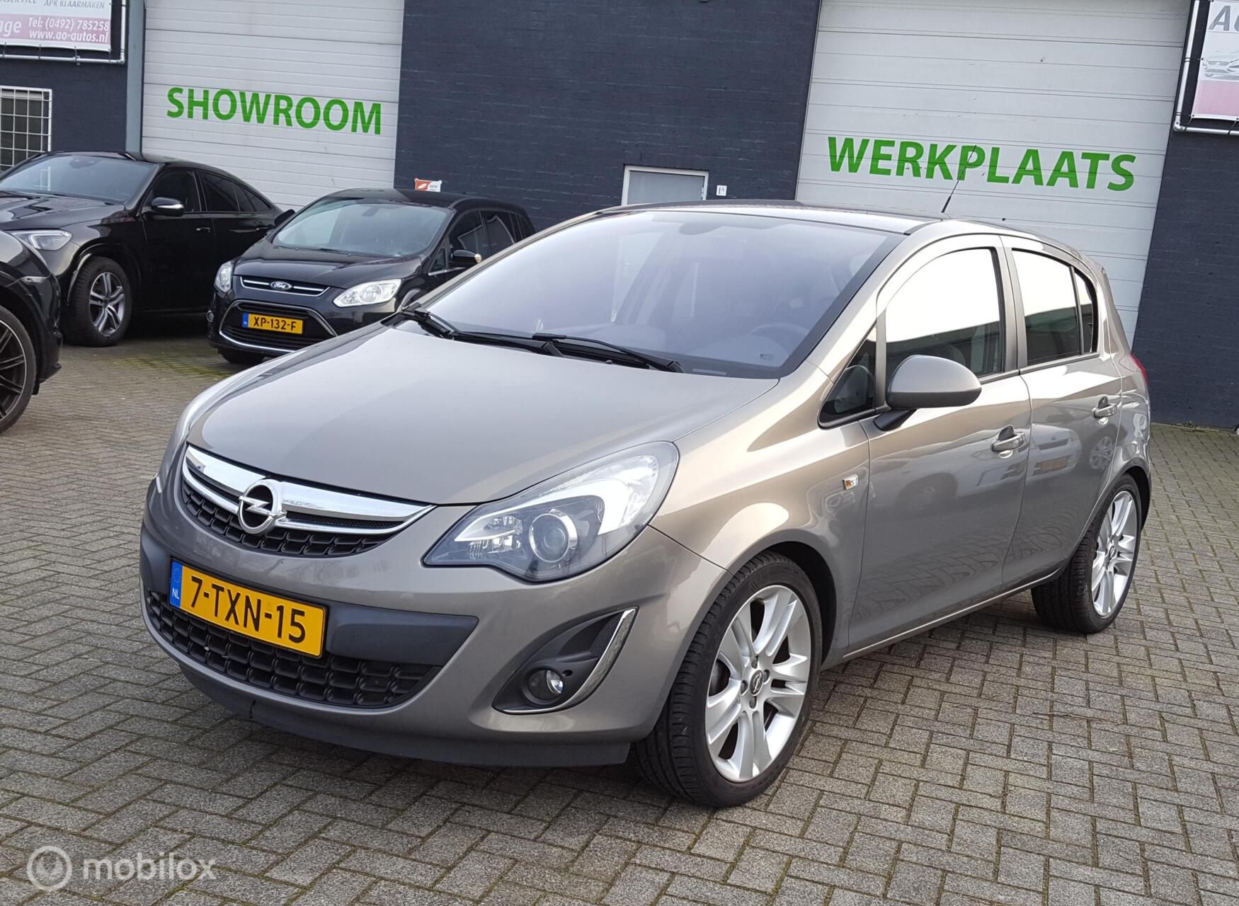 Opel Corsa 1.4-16V 2014 - voorkant