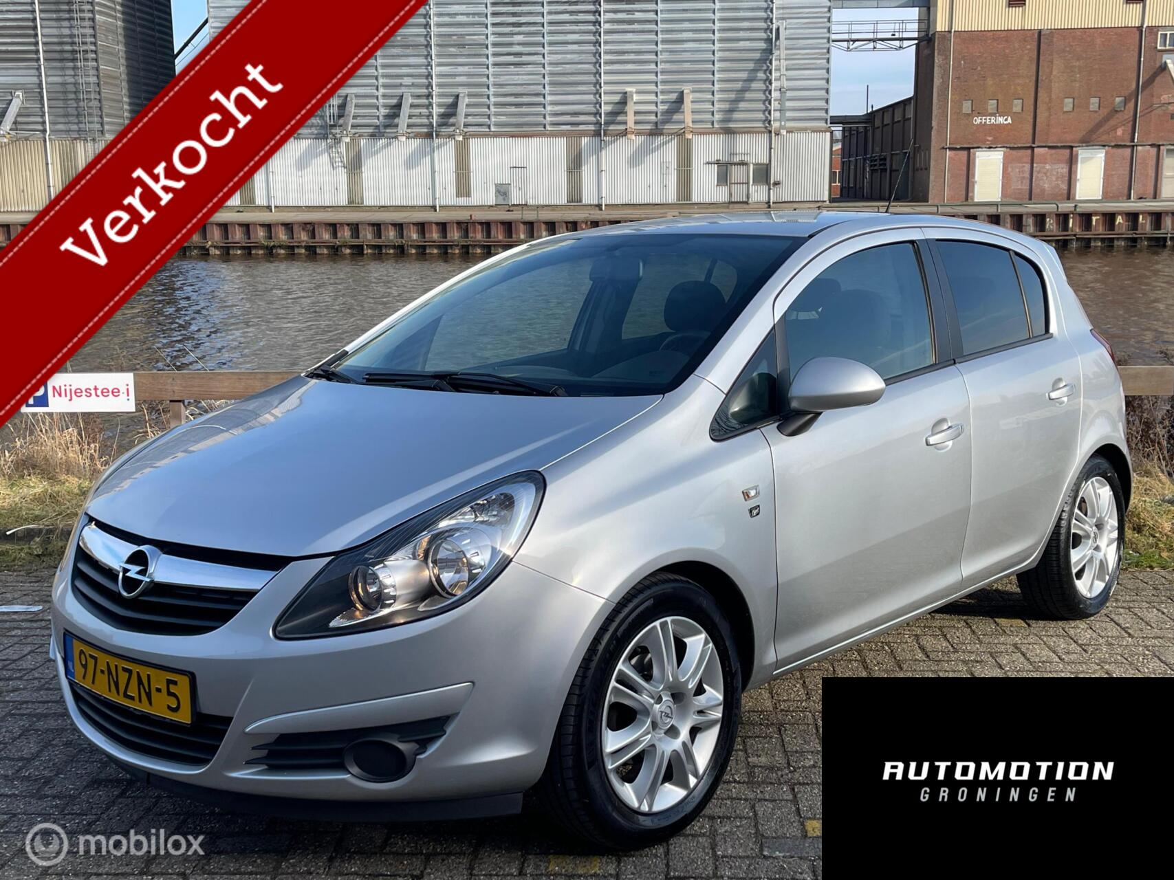 Opel Corsa '111 Edition 5-Drs Airco Cruise LMV 2011 - voorkant