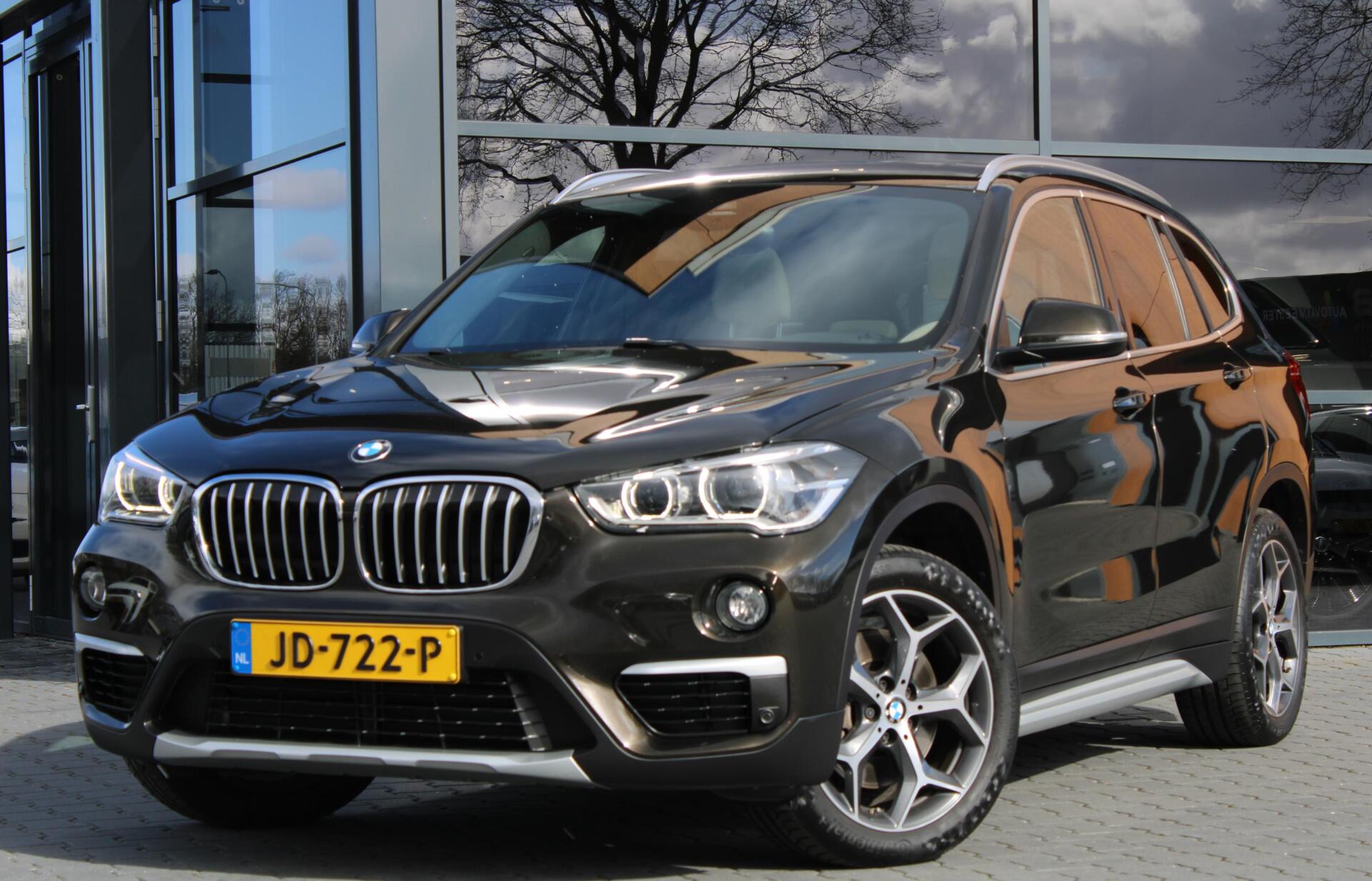 BMW X1 Xdrive20i xDrive20i Automaat | Panoramadak | Leder | H&K | Camera 2016 - voorkant