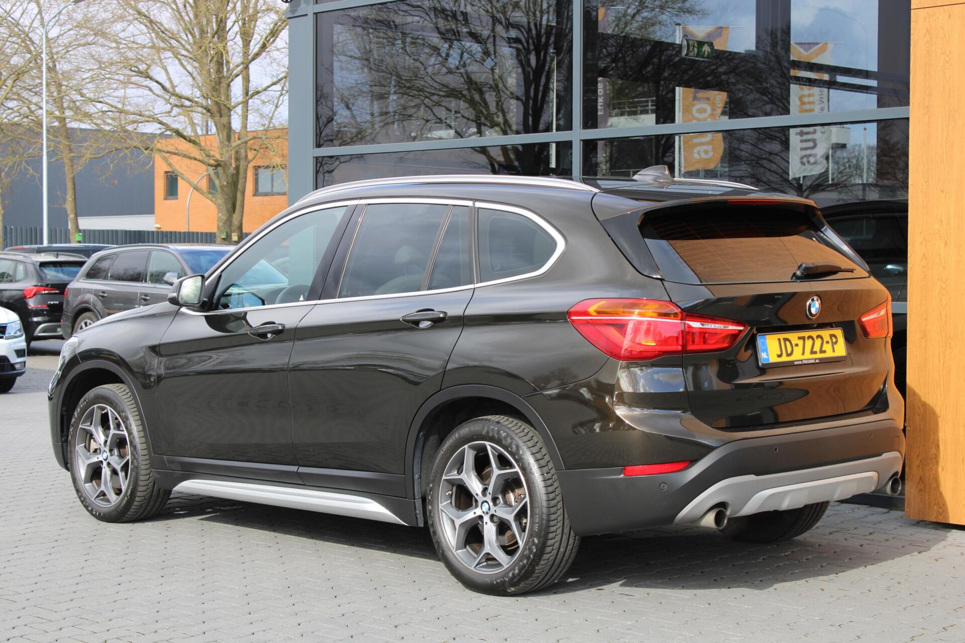 Foto van BMW X1 Xdrive20i