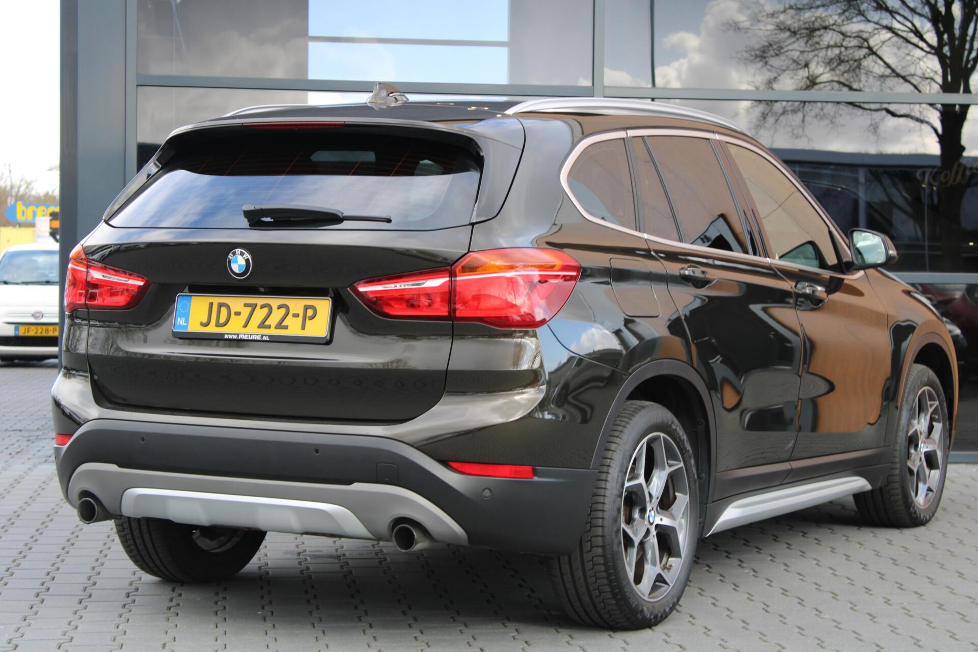 Foto van BMW X1 Xdrive20i