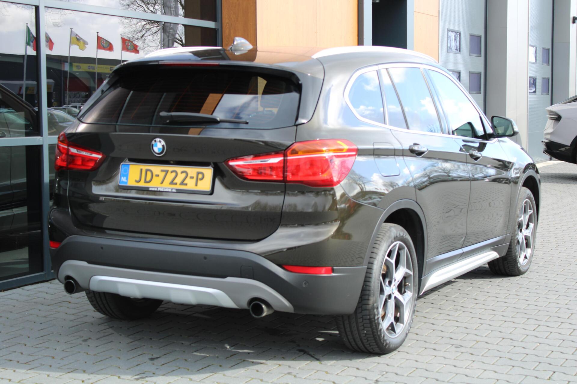 Foto van BMW X1 Xdrive20i